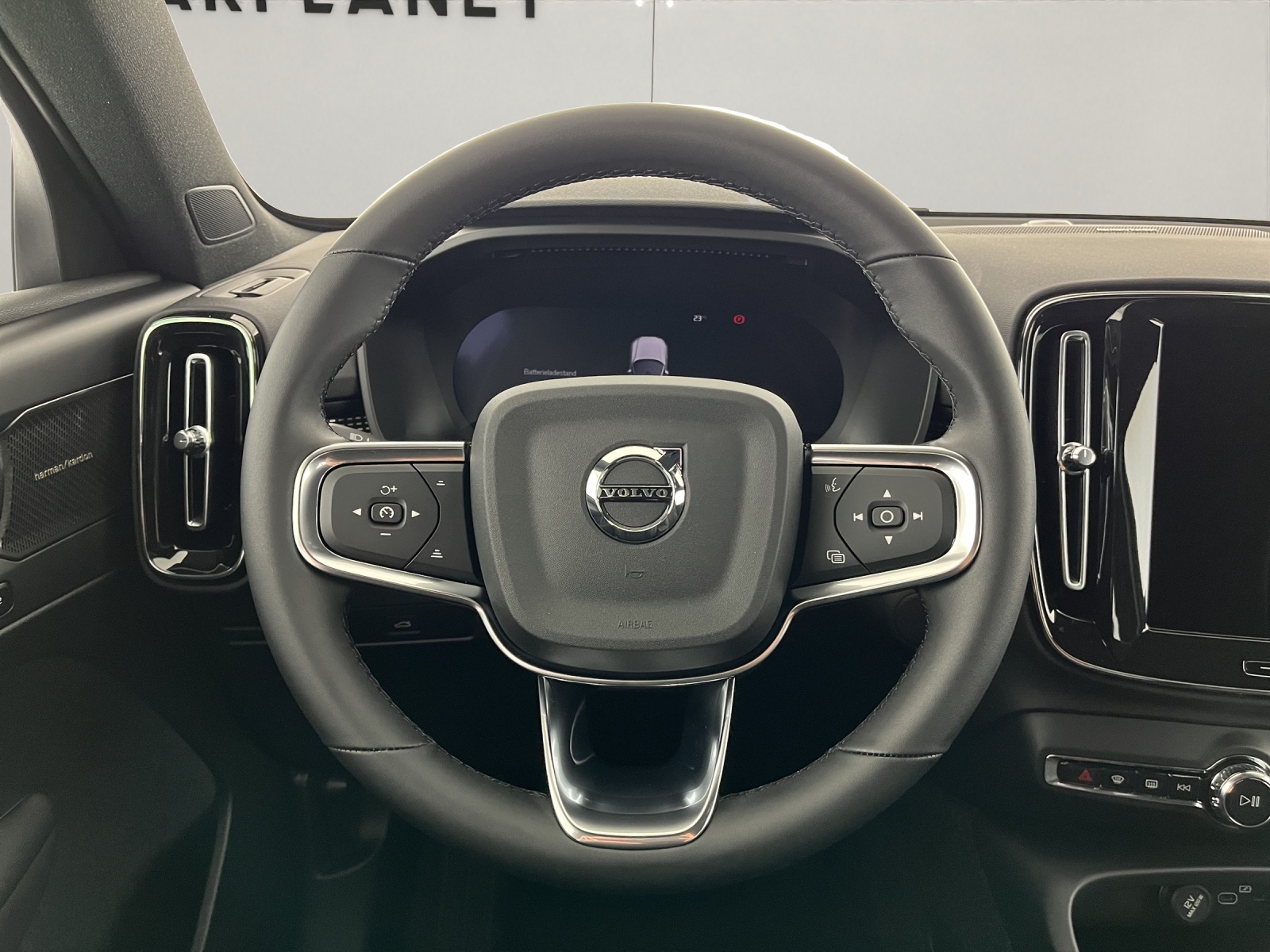 VOLVO EX40 Twin Black Edition AWD-image-8