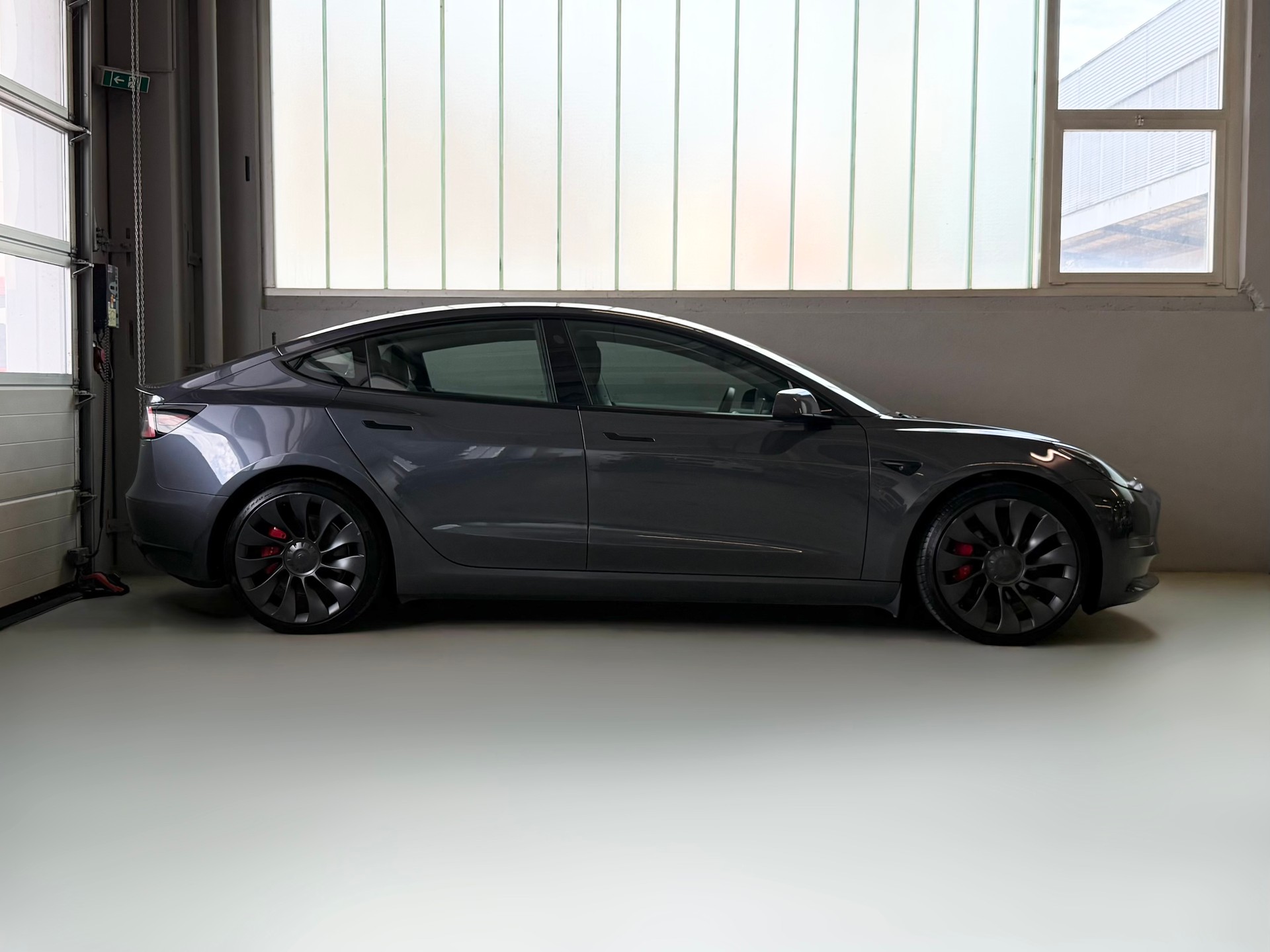 TESLA Model 3 Performance Dual Motor AWD-image-3