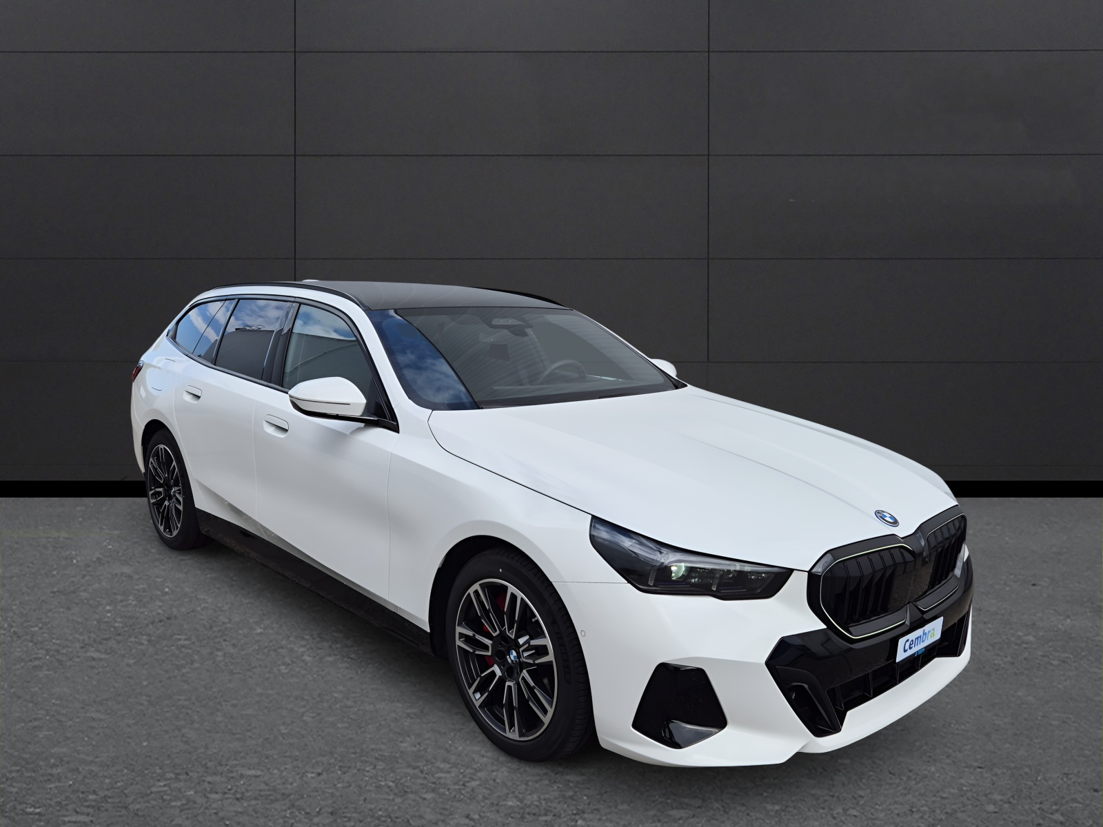 BMW 550e xDrive Touring M Sport Pro Steptronic-image-9