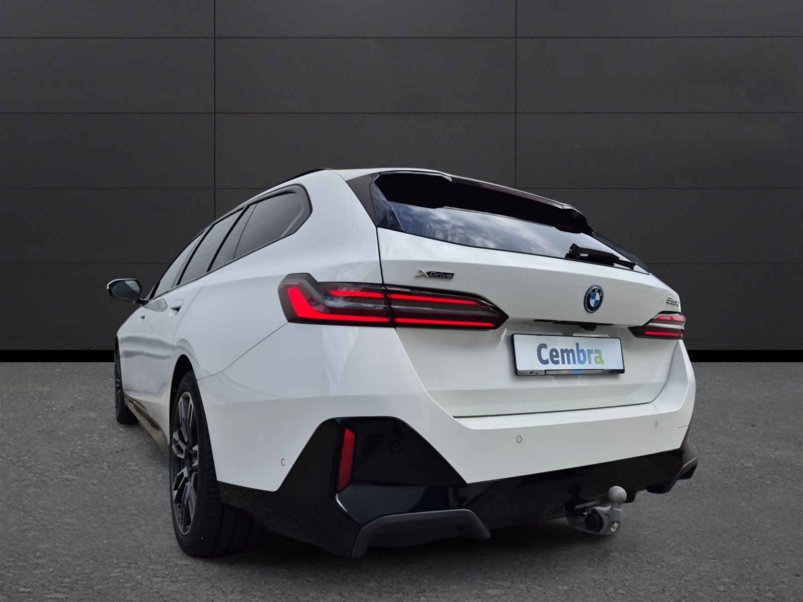 BMW 550e xDrive Touring M Sport Pro Steptronic-image-4