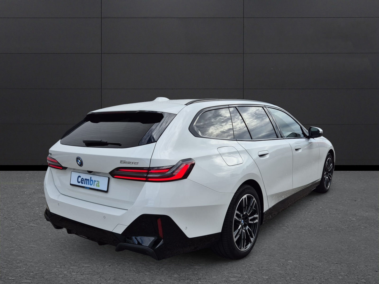 BMW 550e xDrive Touring M Sport Pro Steptronic-image-7
