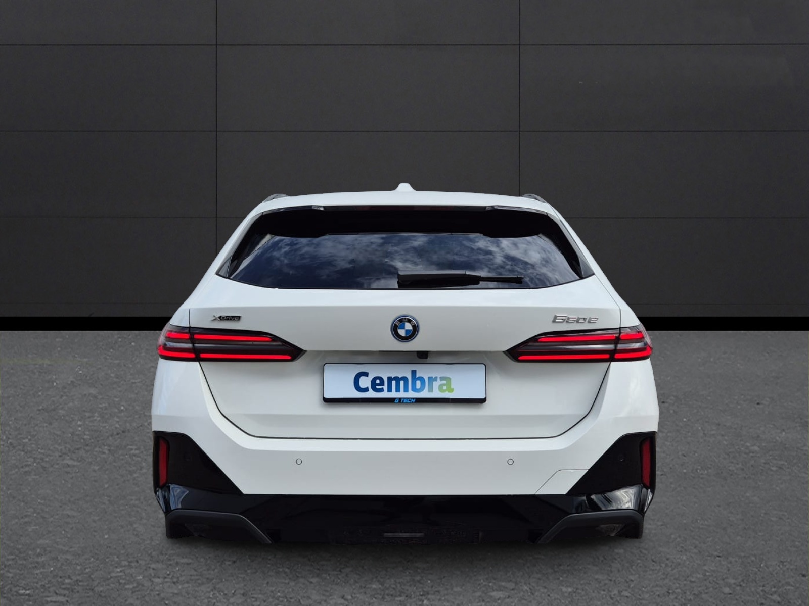 BMW 550e xDrive Touring M Sport Pro Steptronic-image-5