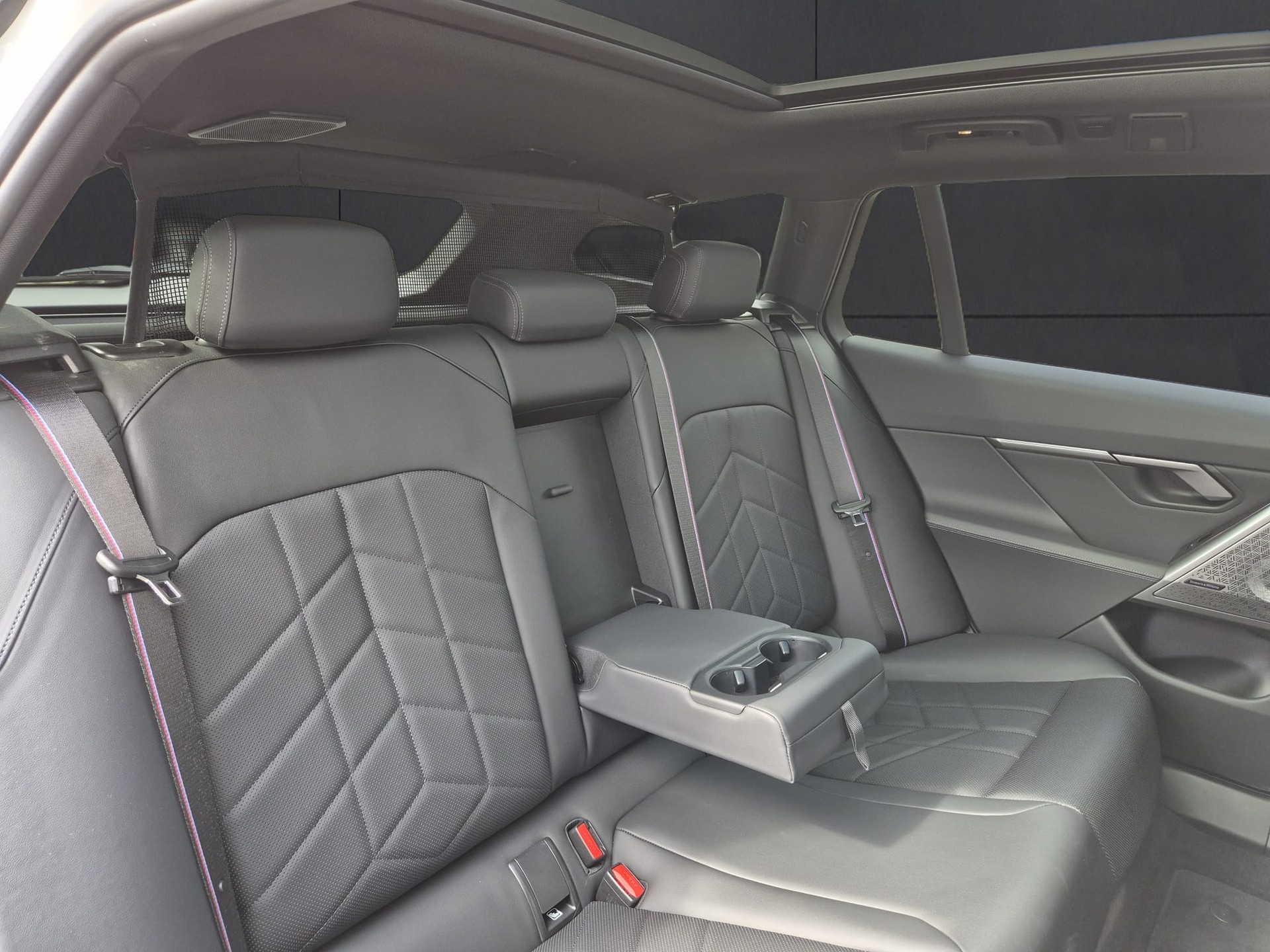 BMW 550e xDrive Touring M Sport Pro Steptronic-image-15