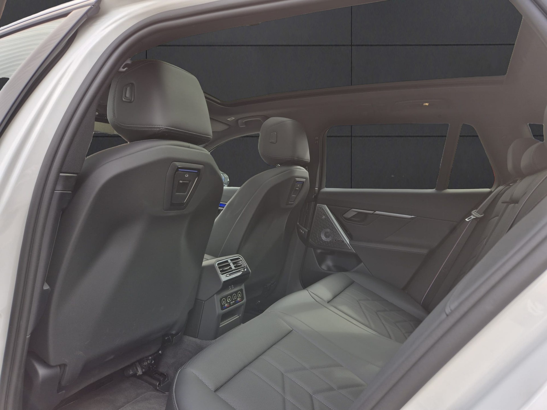 BMW 550e xDrive Touring M Sport Pro Steptronic-image-13