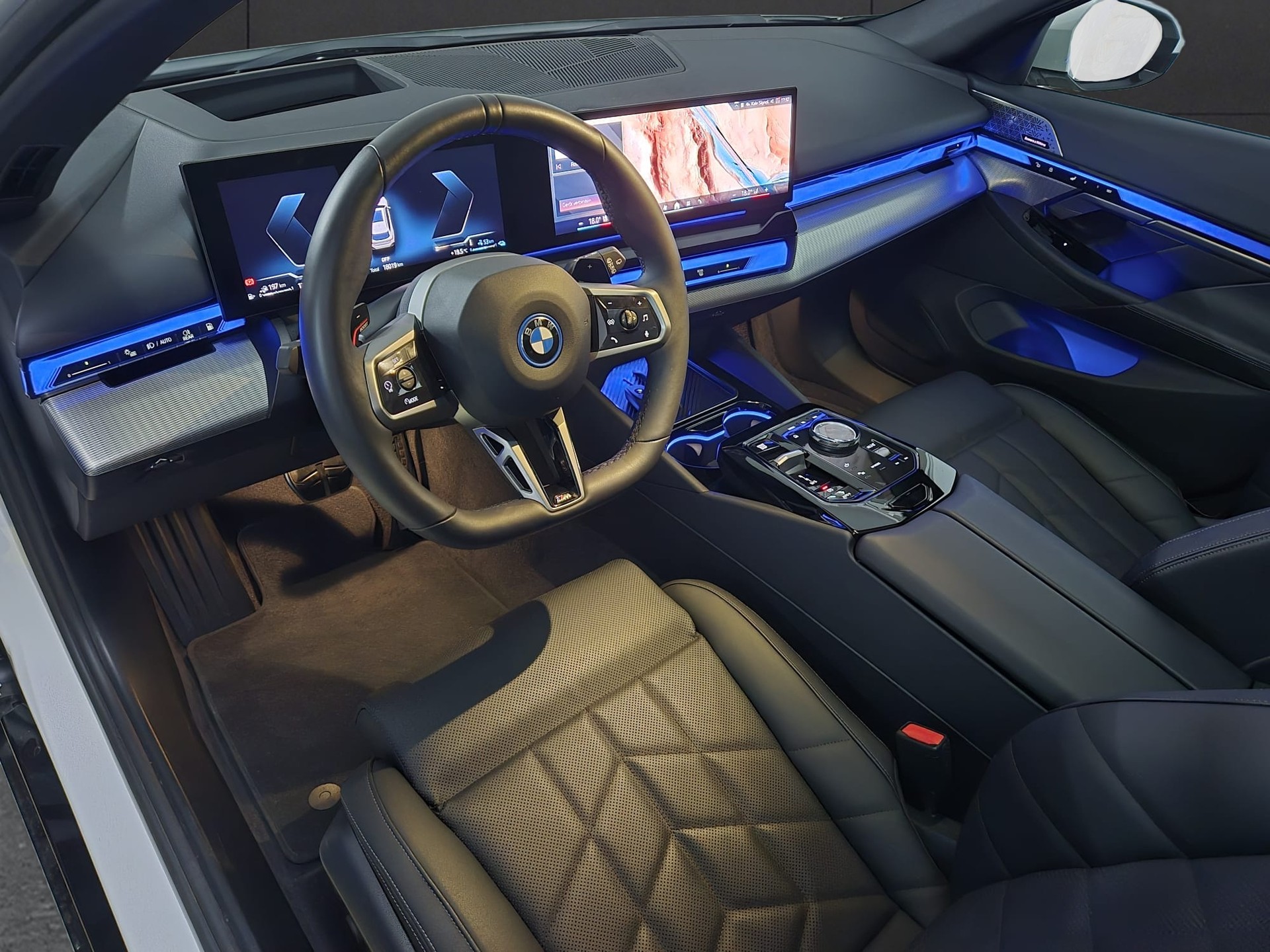 BMW 550e xDrive Touring M Sport Pro Steptronic-image-20