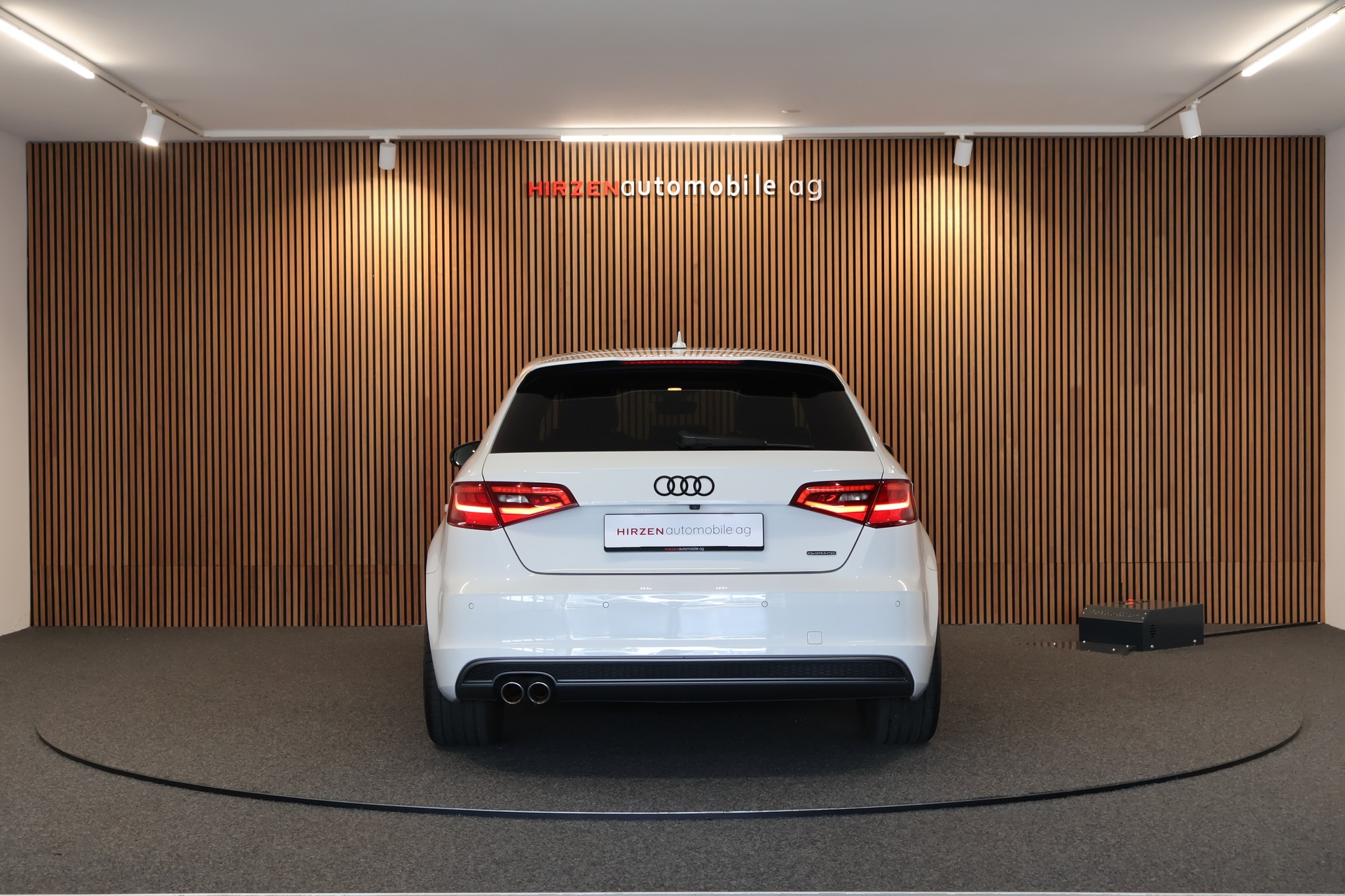 AUDI A3 Sportback 2.0 TDI S-Line quattro S-tronic-showroom-element-3