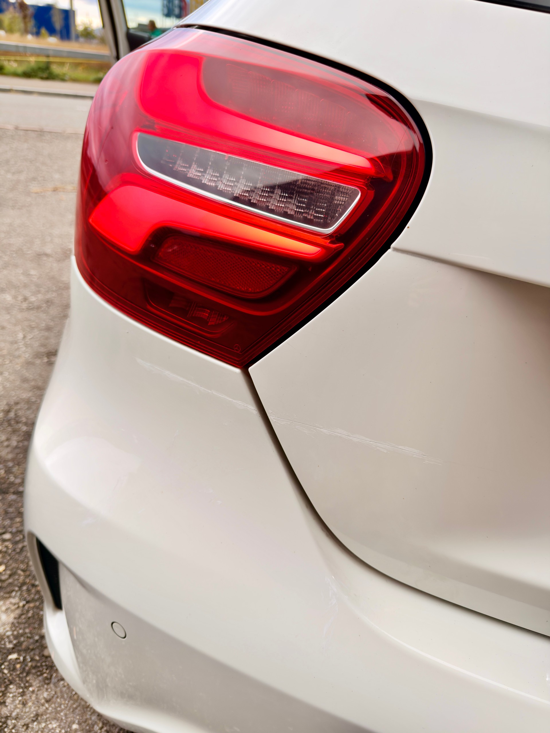 MERCEDES-BENZ A 200 d AMG Line-image-2