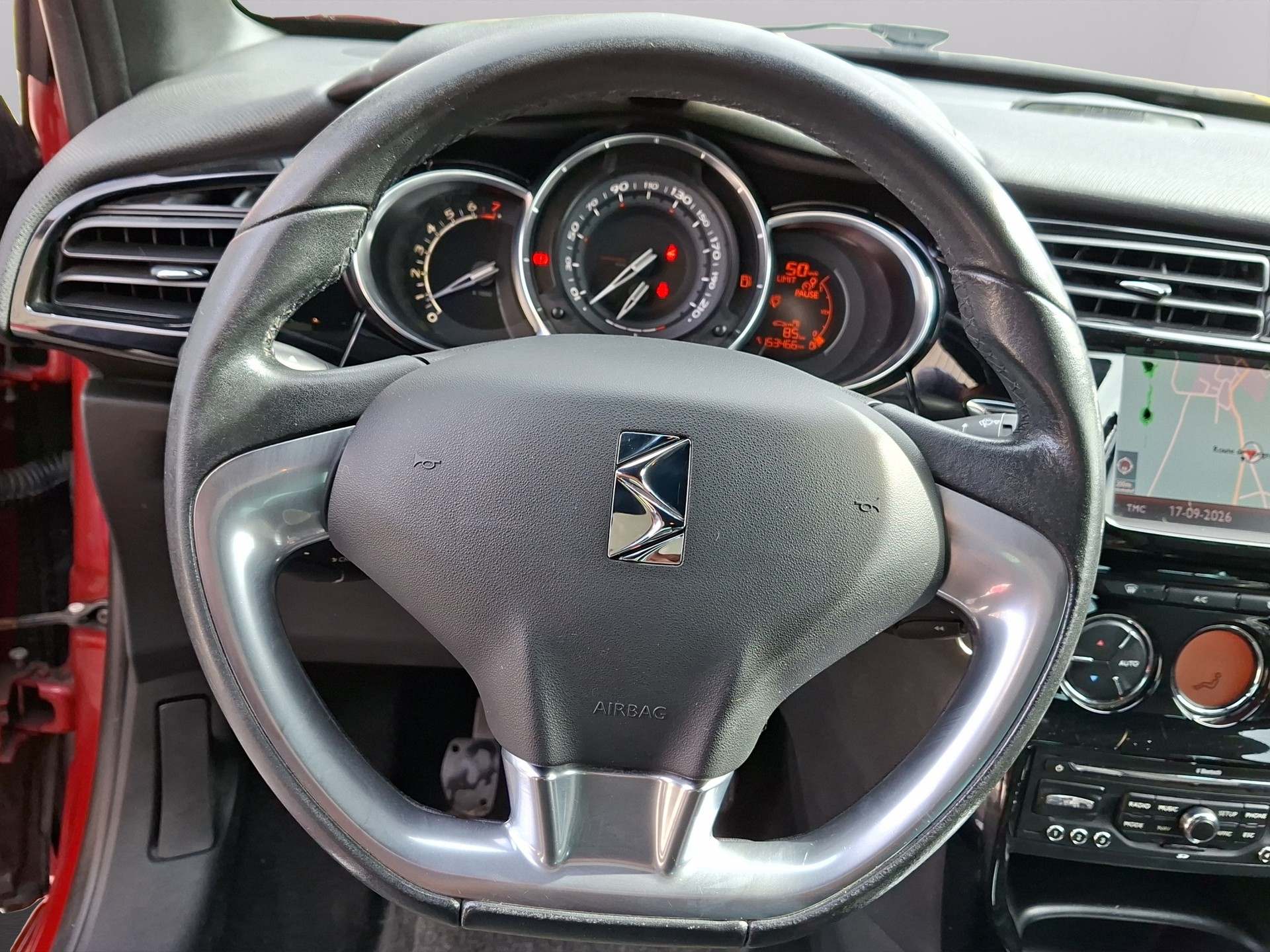 DS AUTOMOBILES DS3 1.6 VTi Ultra Prestige-image-8