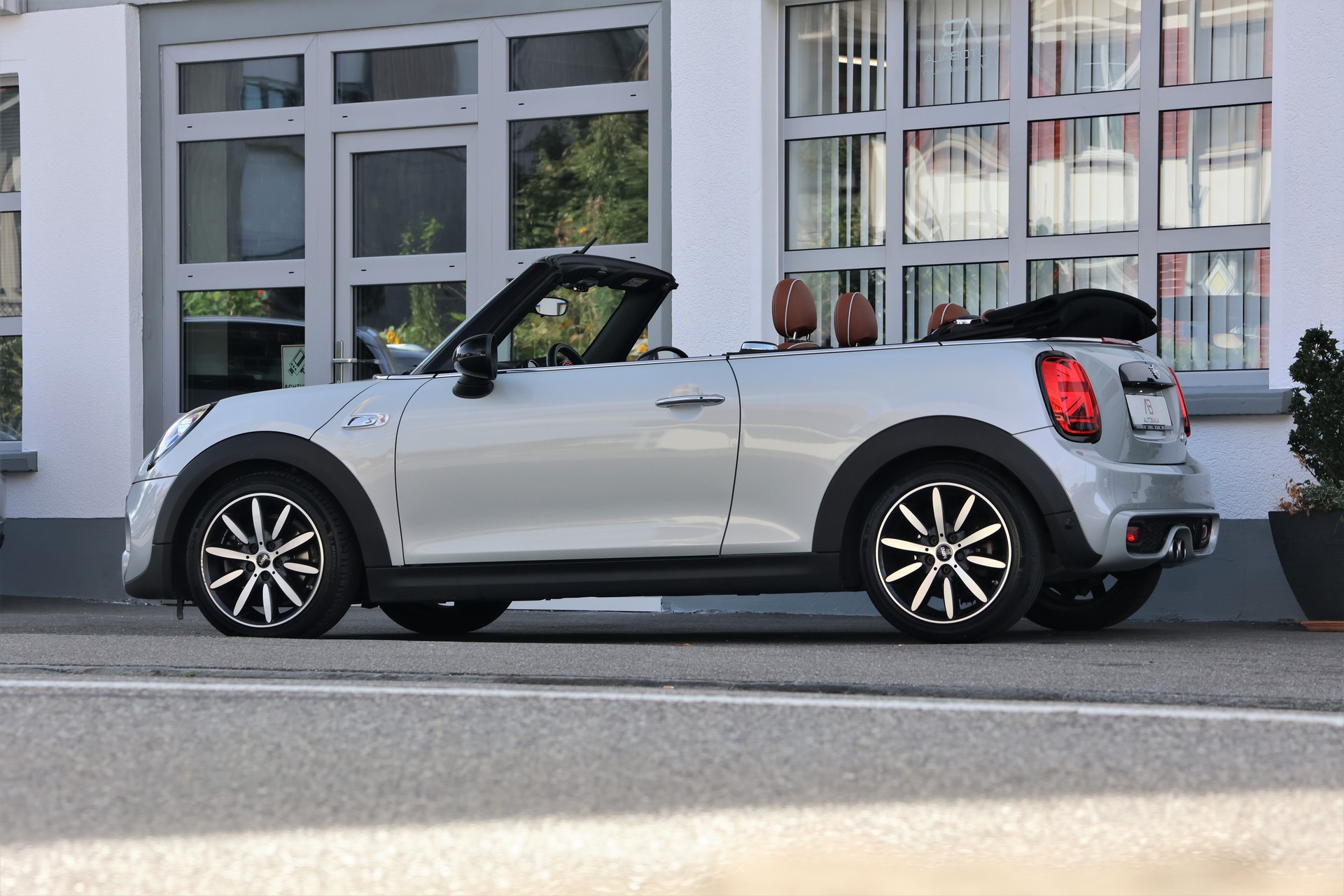 MINI Cooper S Cabriolet DKG (CH)-image-11