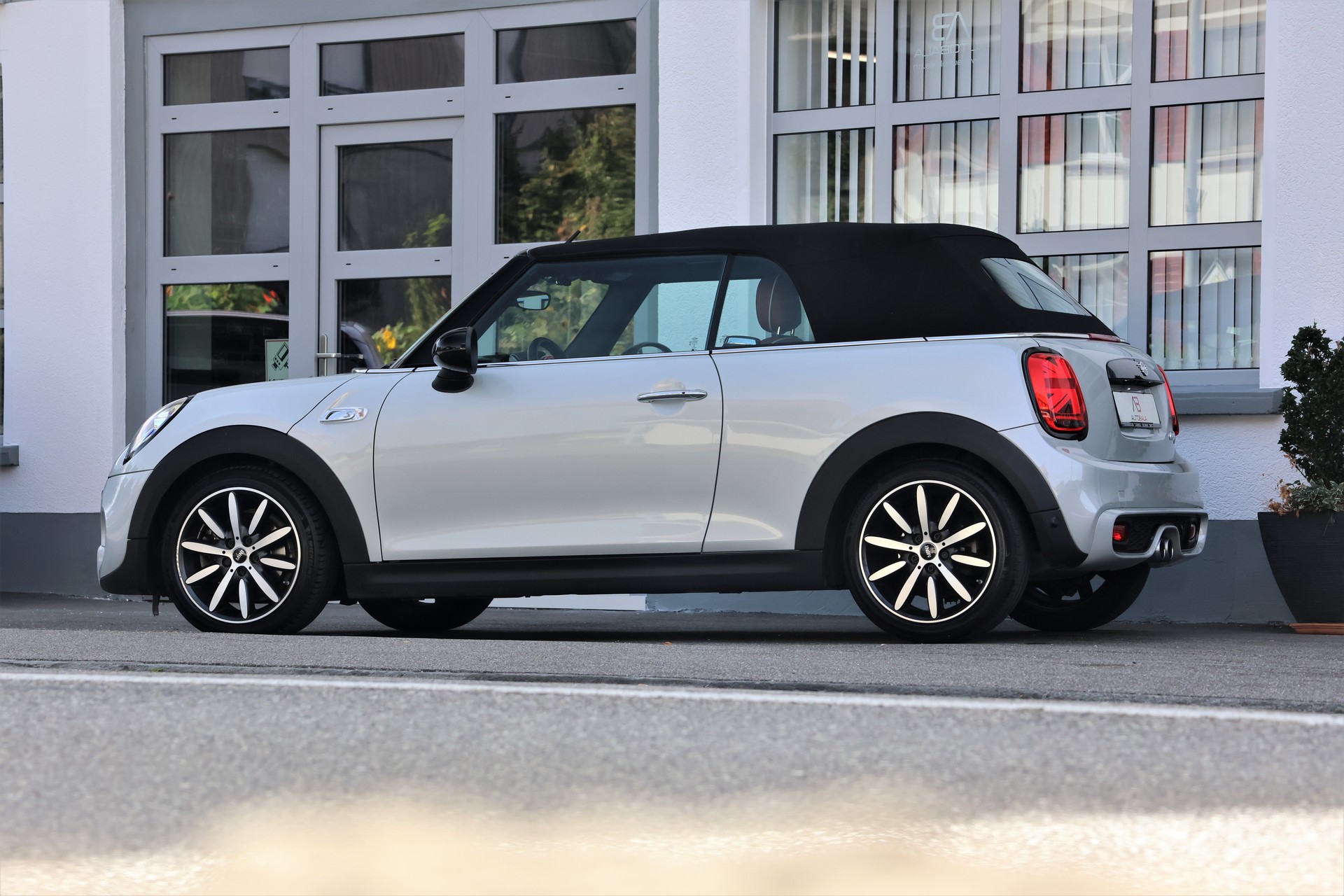 MINI Cooper S Cabriolet DKG (CH)-showroom-element-3