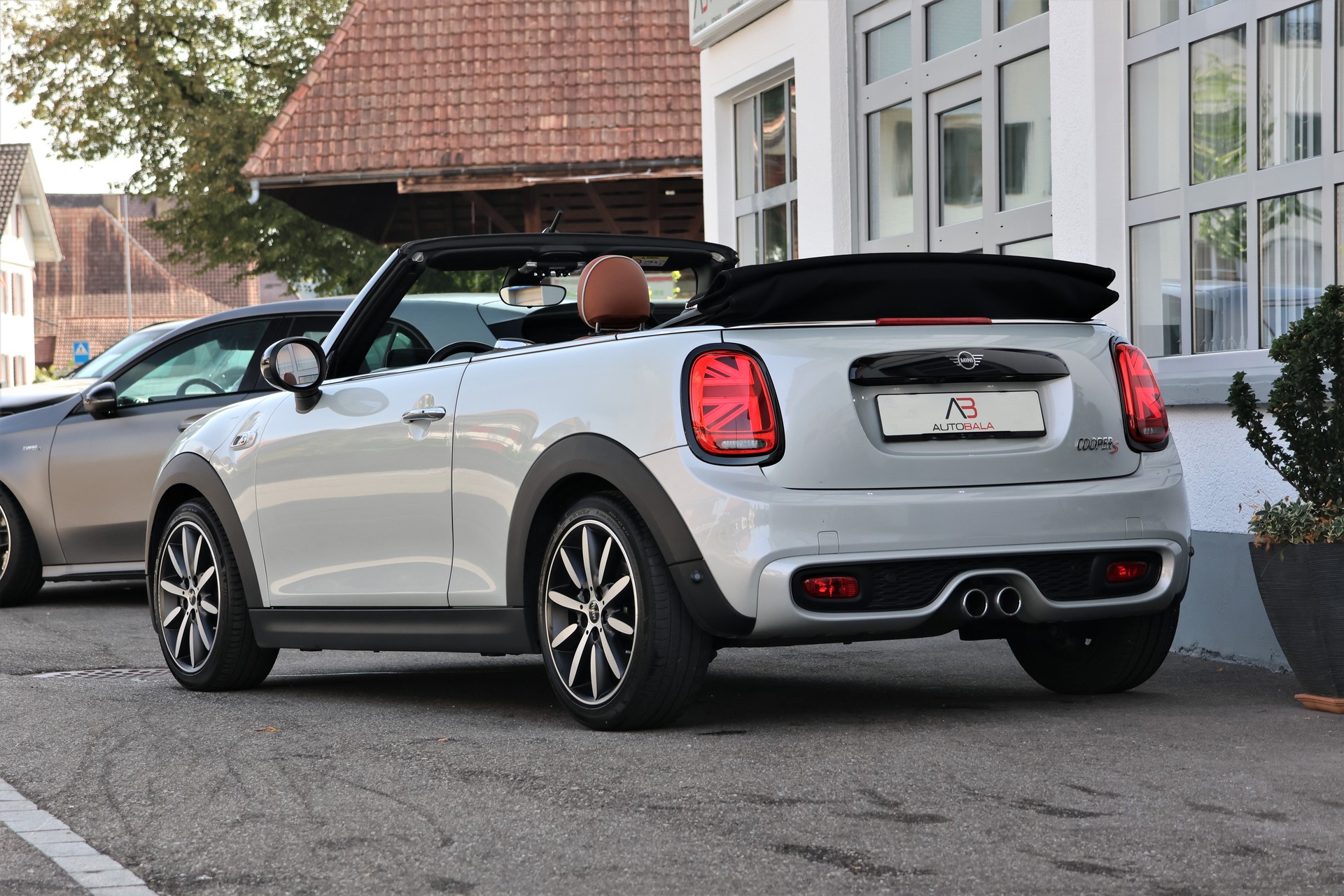 MINI Cooper S Cabriolet DKG (CH)-image-10