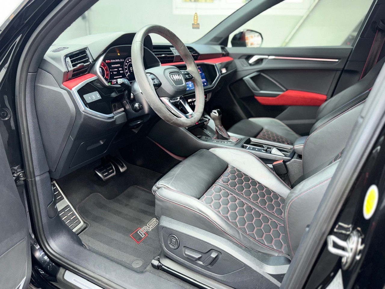 AUDI RS Q3 Sportback quattro S tronic | Bang & Olufsen | ACC | Ambiente | Carbon | Anhängerkupplung | Alcantara-image-14