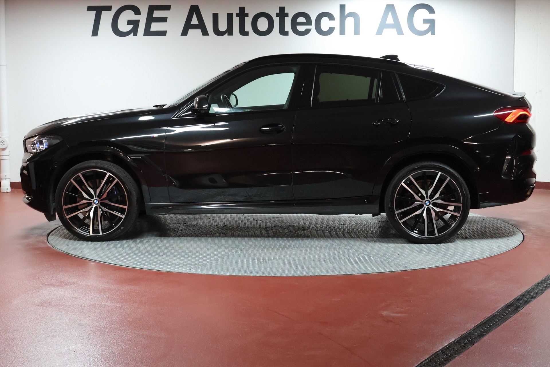 BMW X6 xDrive 48V 40d Steptronic M Sport-showroom-element-3