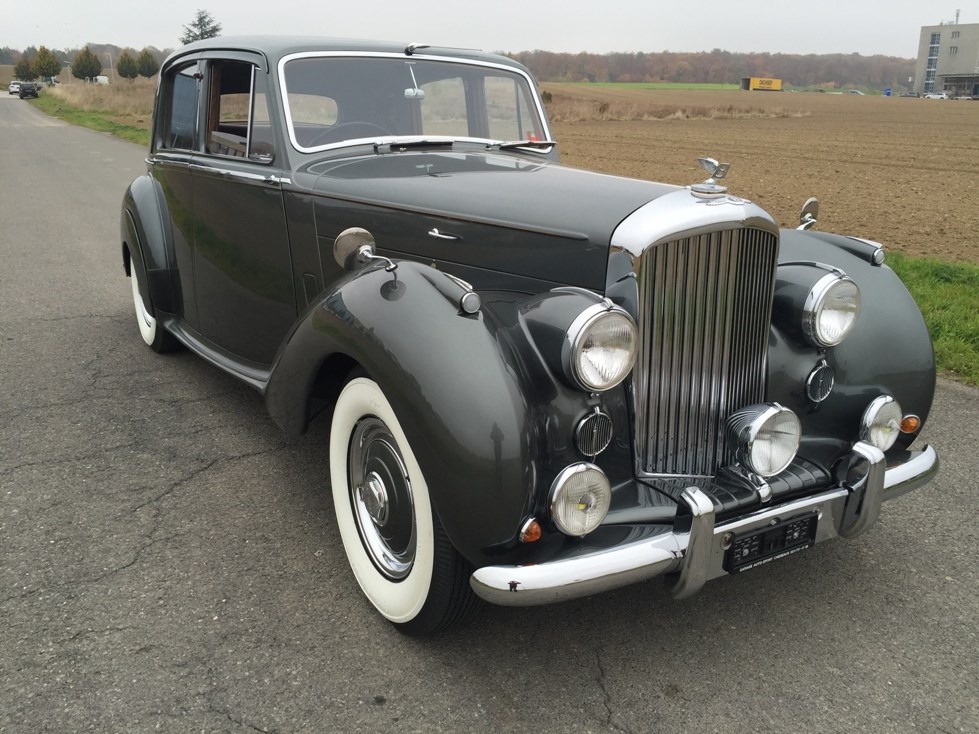 BENTLEY MK VI Saloon-showroom-element-1