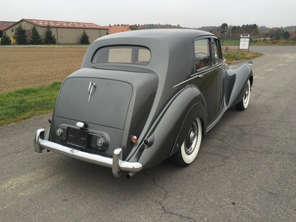 BENTLEY MK VI Saloon-showroom-element-3