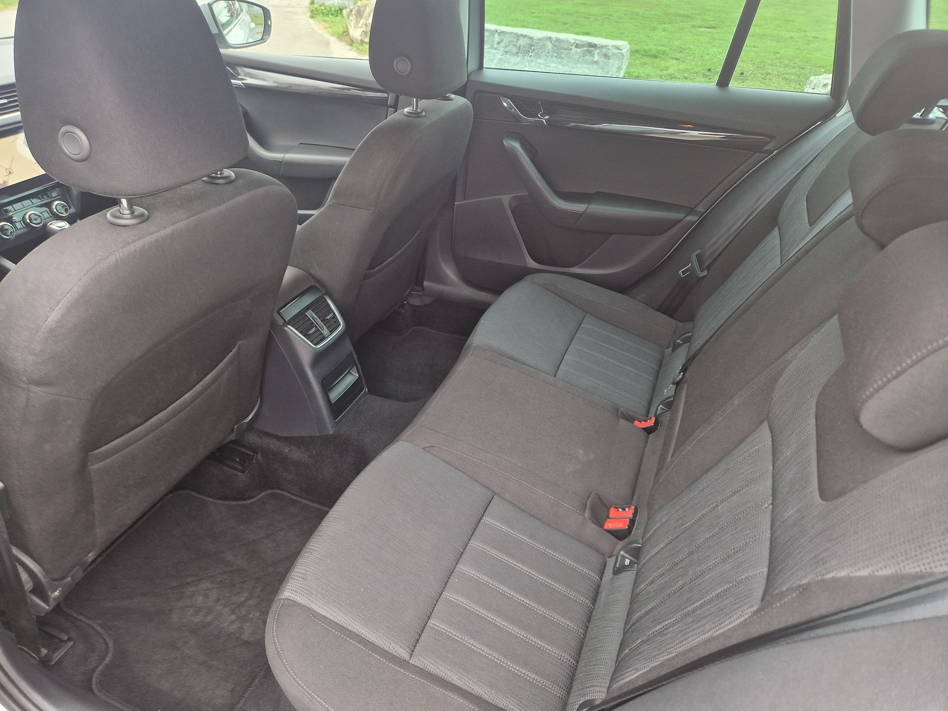 SKODA Octavia Combi 2.0 TDI Soleil 4x4 DSG-image-12