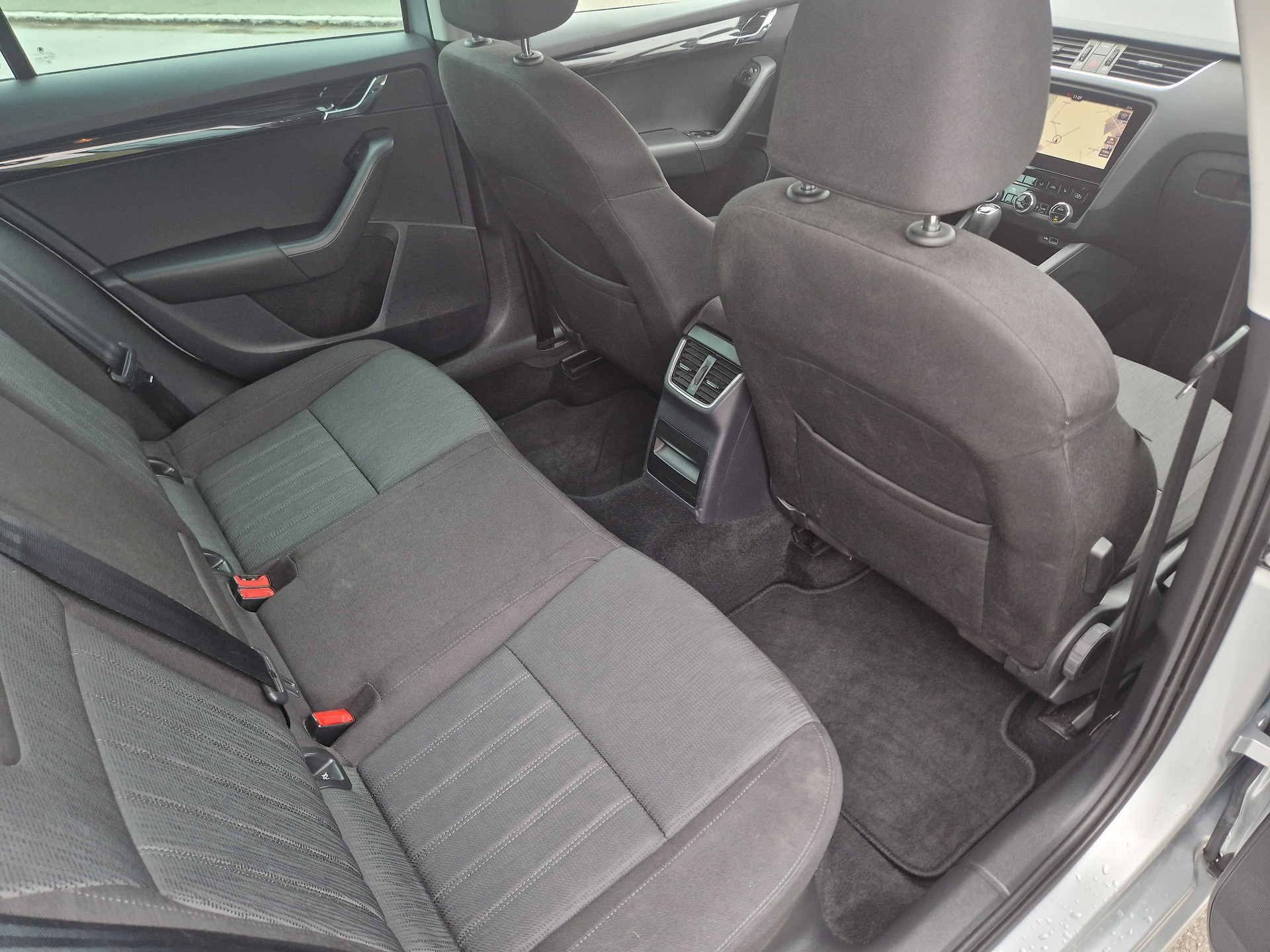 SKODA Octavia Combi 2.0 TDI Soleil 4x4 DSG-image-13