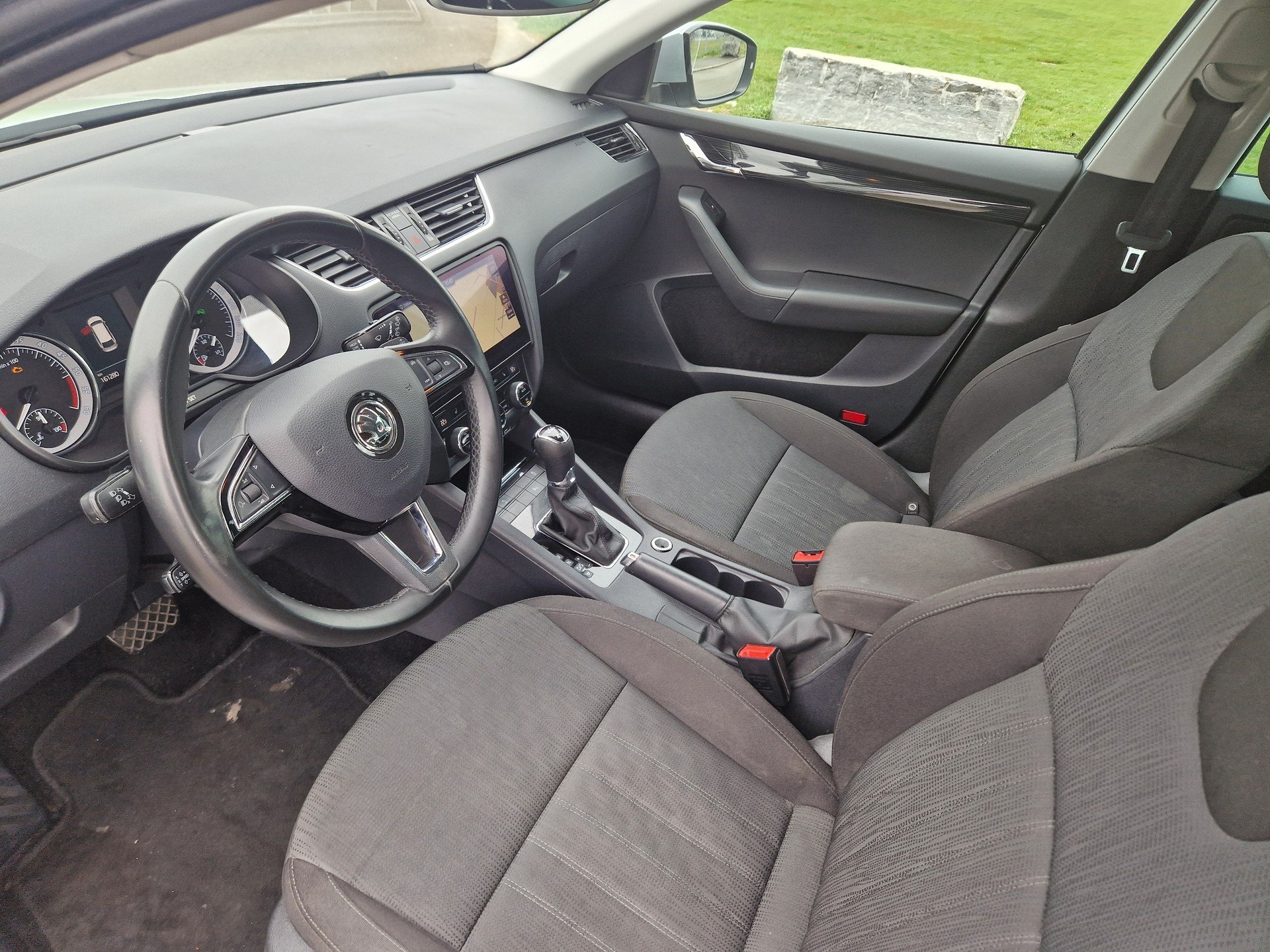 SKODA Octavia Combi 2.0 TDI Soleil 4x4 DSG-image-8
