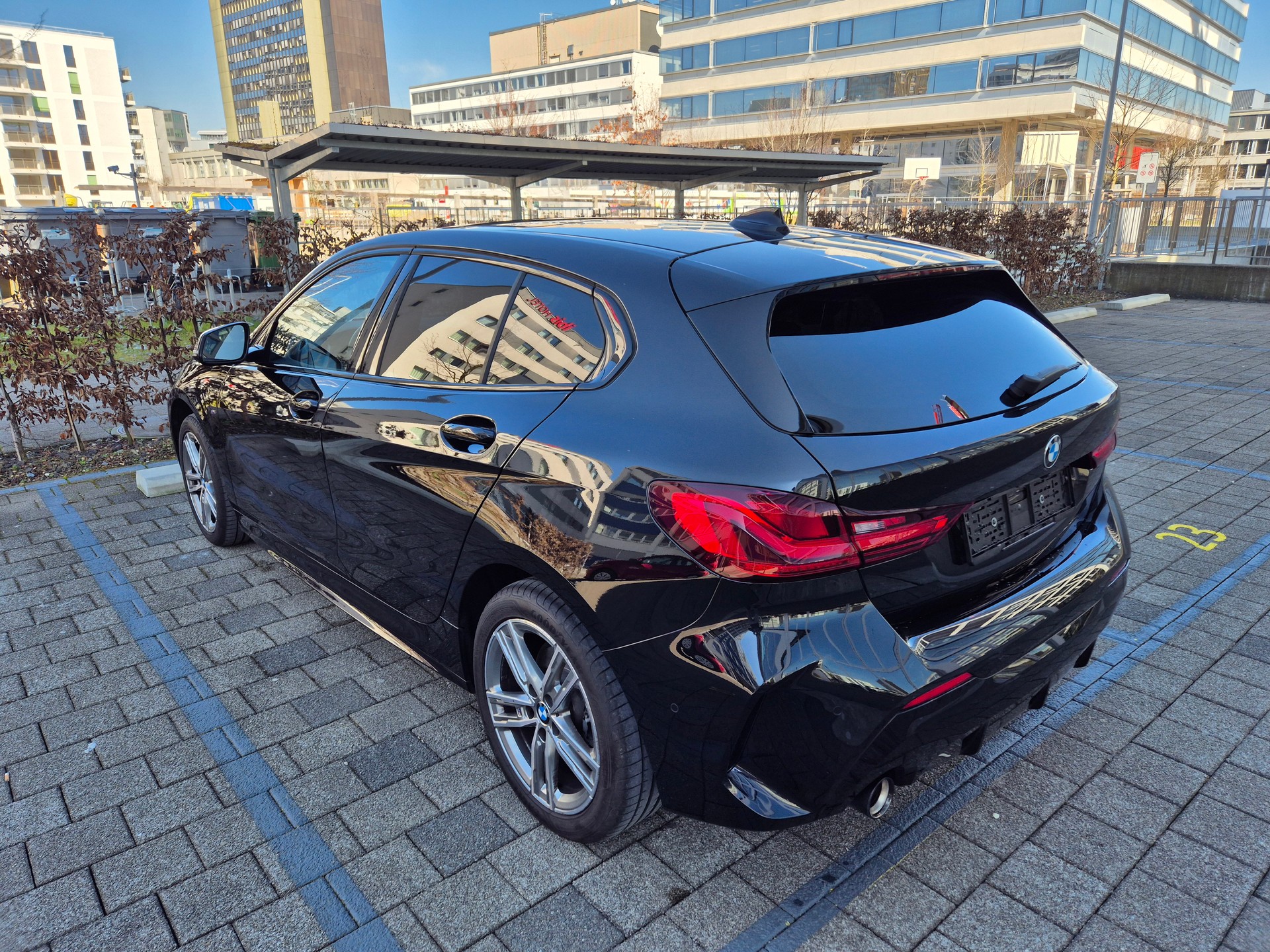 BMW 118i Pure M Sport Steptronic-image-2