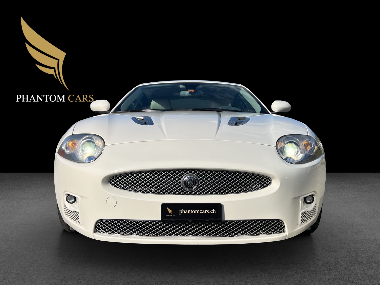 JAGUAR XKR 4.2 V8 SC Automatic-showroom-element-2