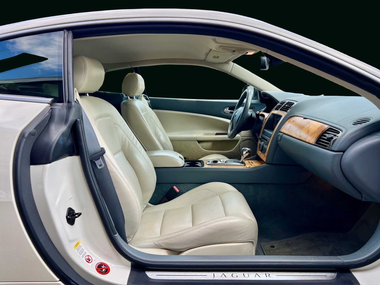 JAGUAR XKR 4.2 V8 SC Automatic-image-16