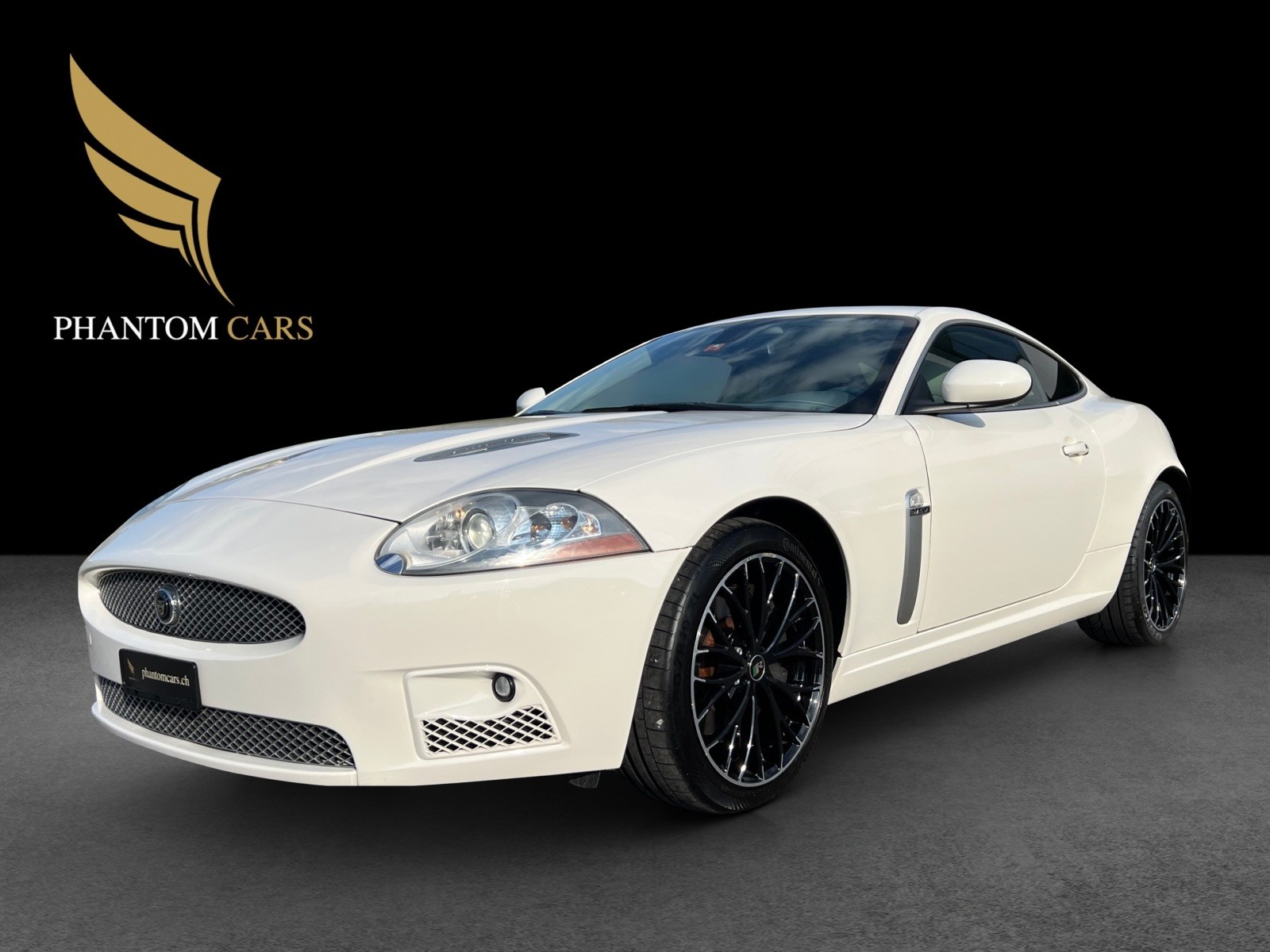JAGUAR XKR 4.2 V8 SC Automatic-showroom-element-3