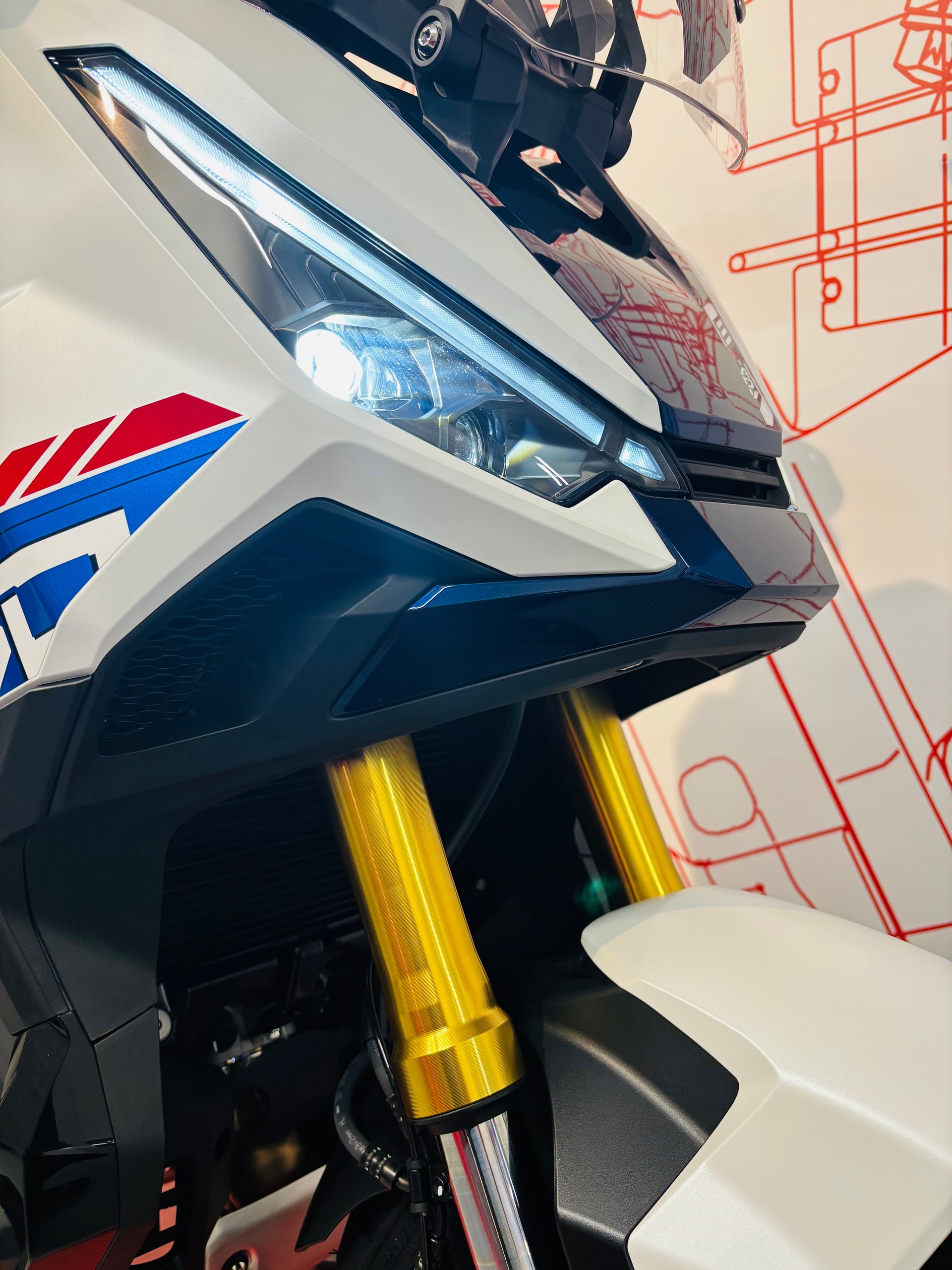 HONDA X-ADV 750-image-7
