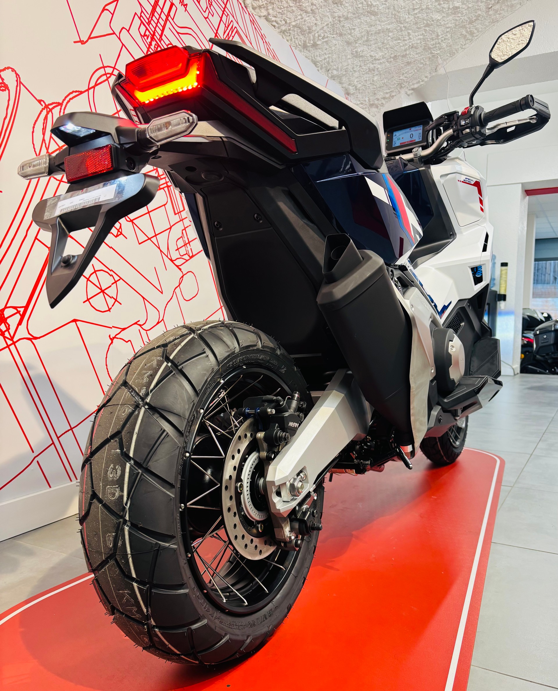 HONDA X-ADV 750-image-3