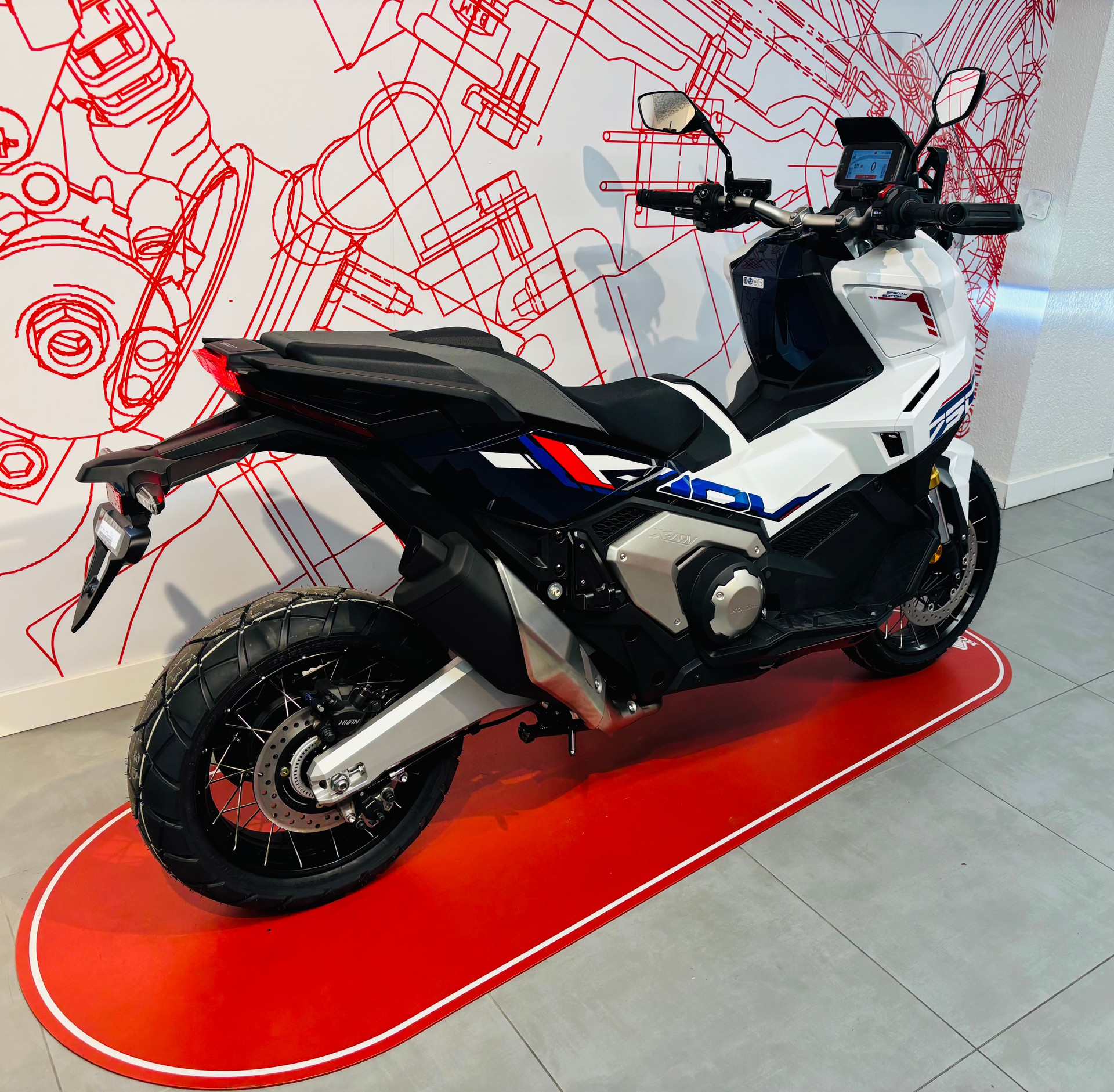 HONDA X-ADV 750-image-2