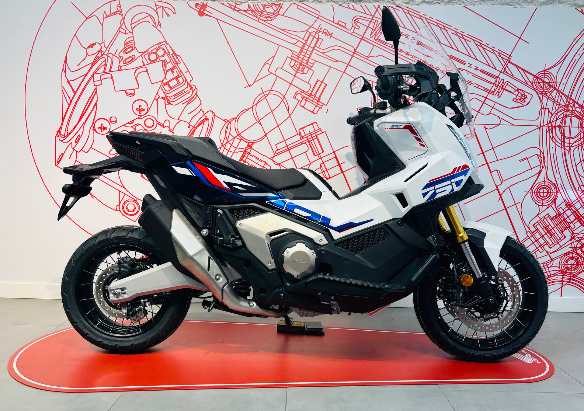 HONDA X-ADV 750-image-0