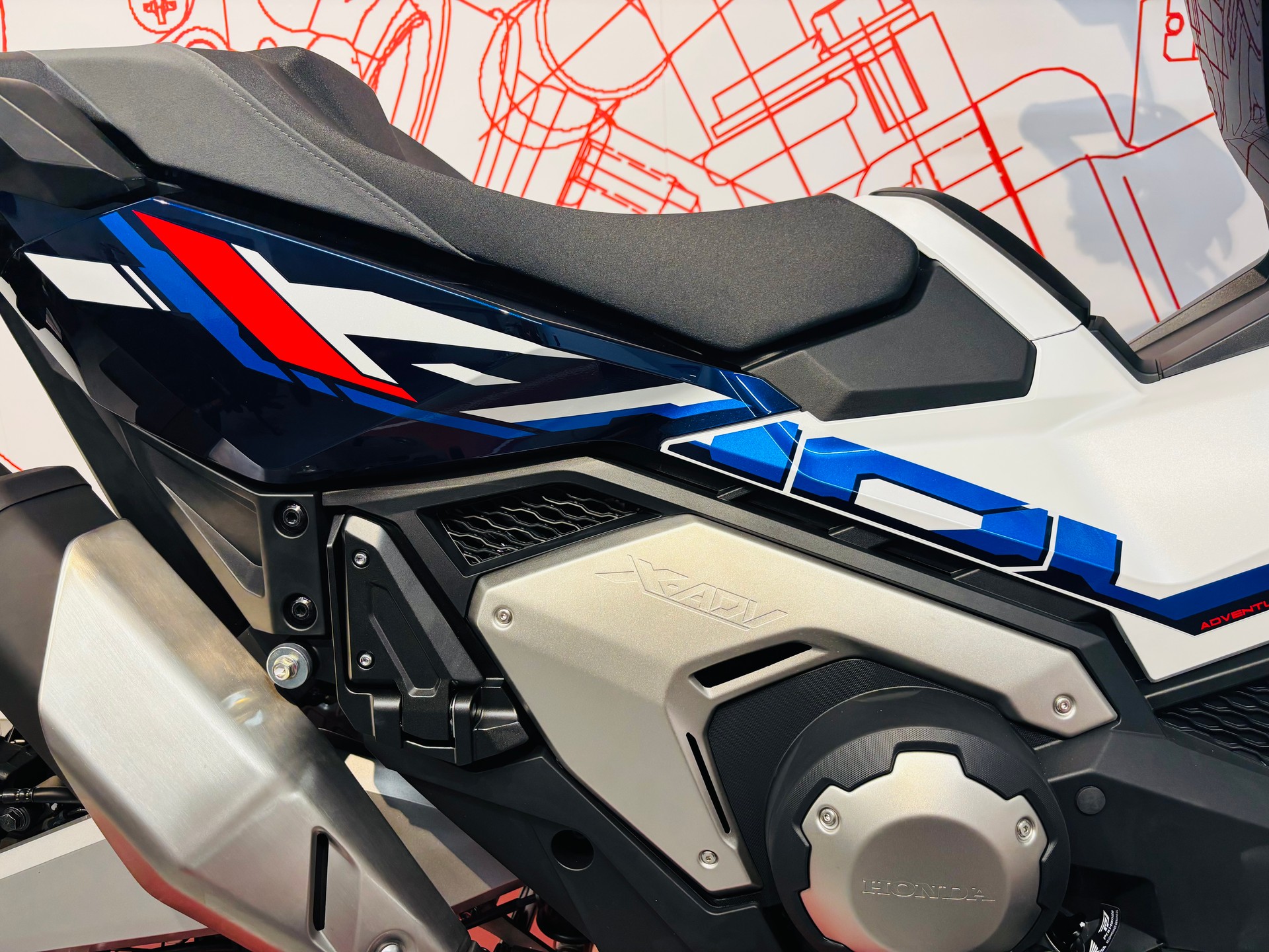 HONDA X-ADV 750-image-6