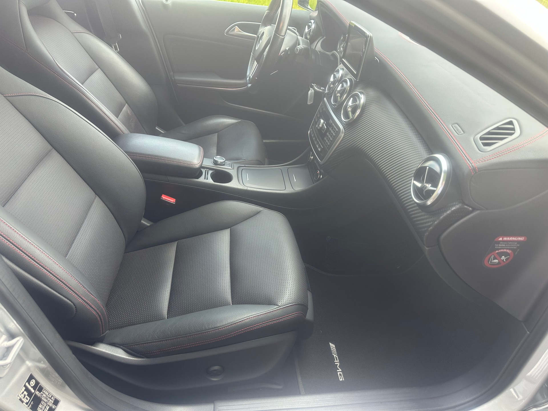 MERCEDES-BENZ A 250 AMG Line 7G-DCT-image-12