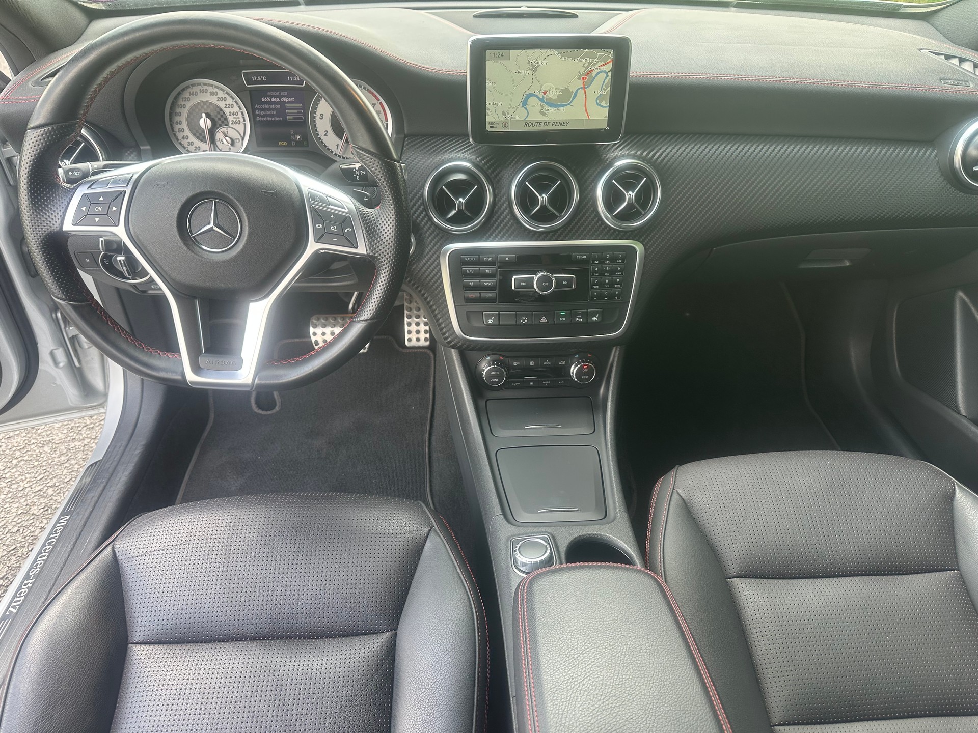 MERCEDES-BENZ A 250 AMG Line 7G-DCT-image-7