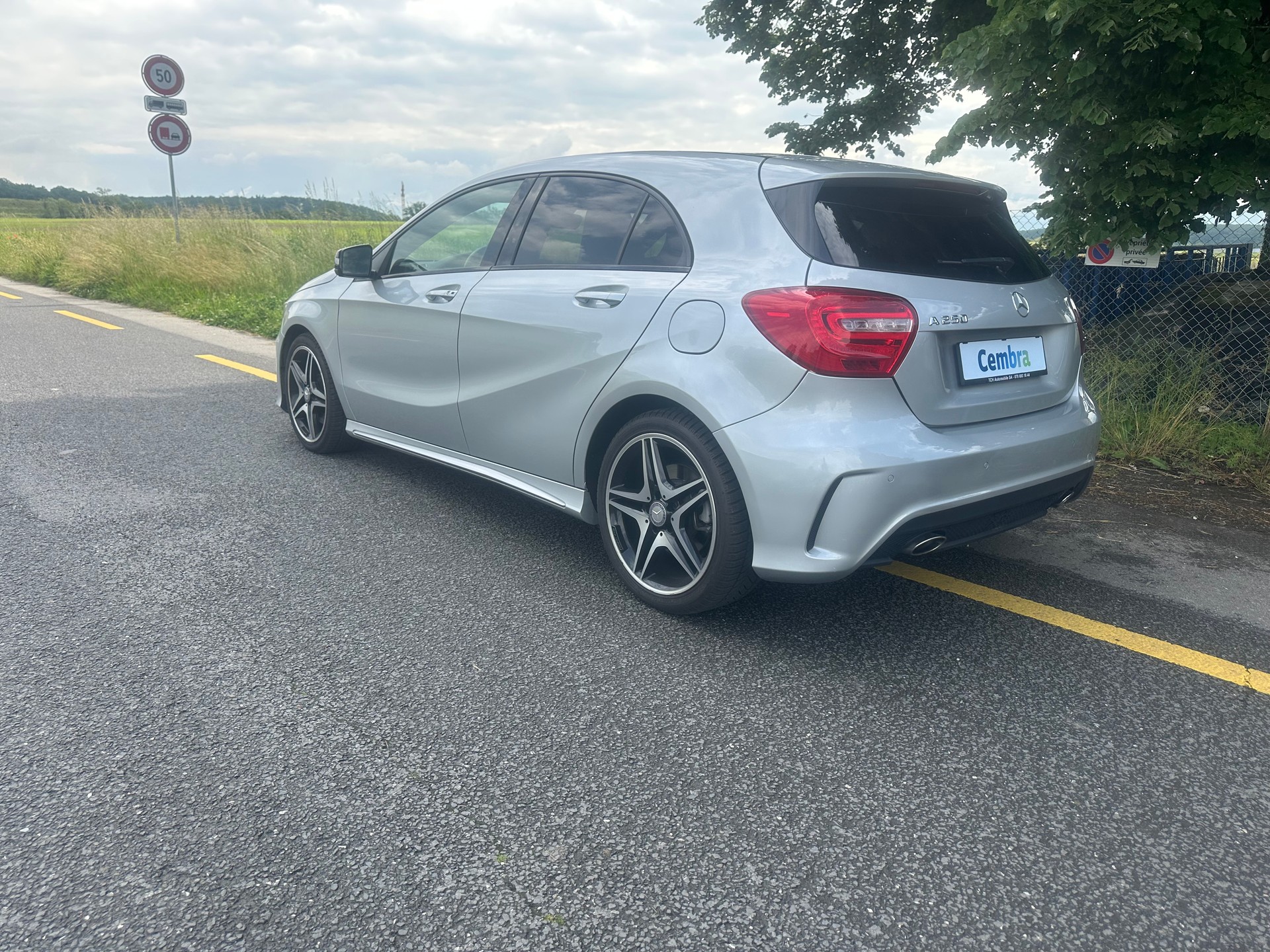MERCEDES-BENZ A 250 AMG Line 7G-DCT-image-4