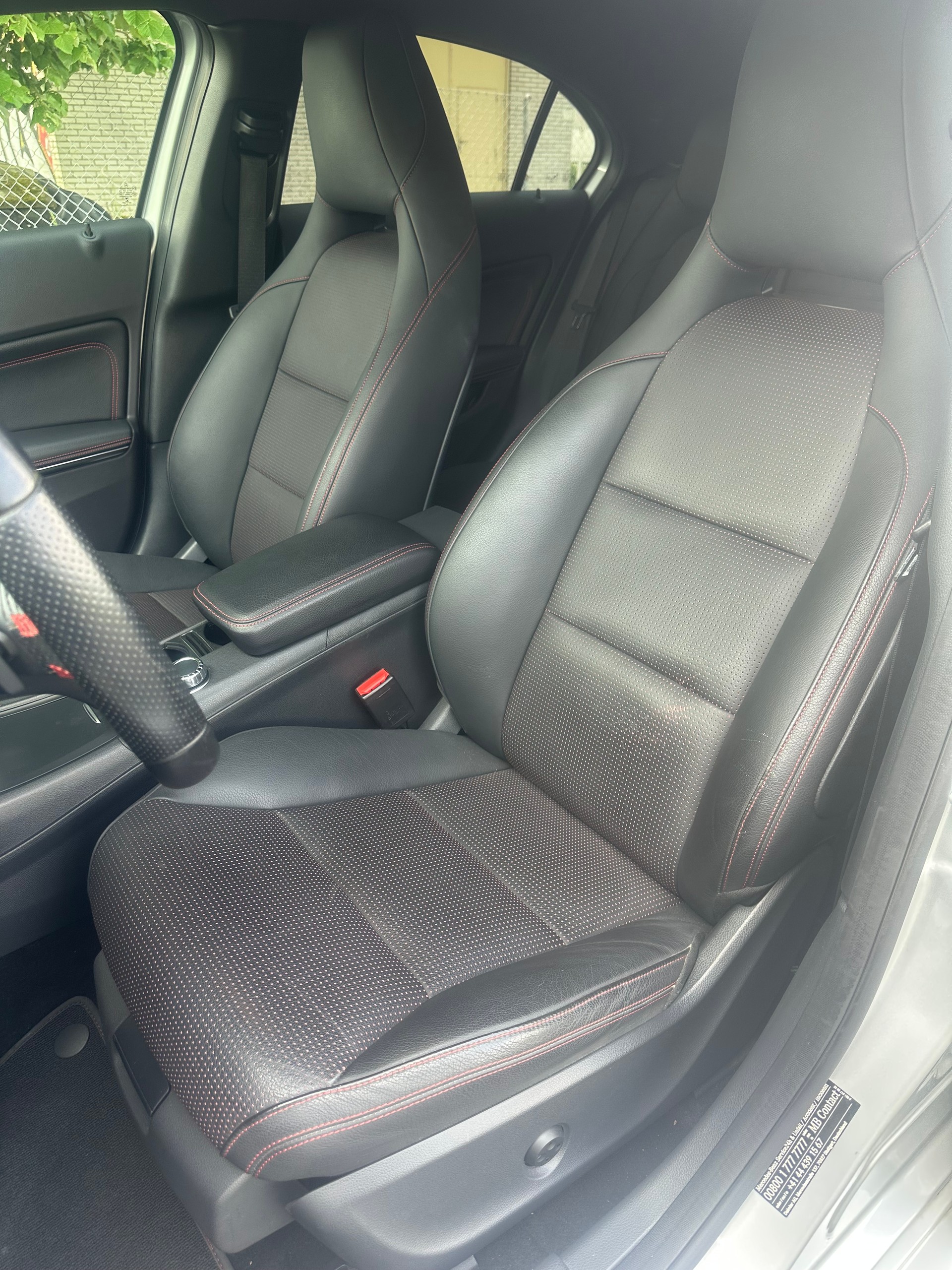 MERCEDES-BENZ A 250 AMG Line 7G-DCT-image-14