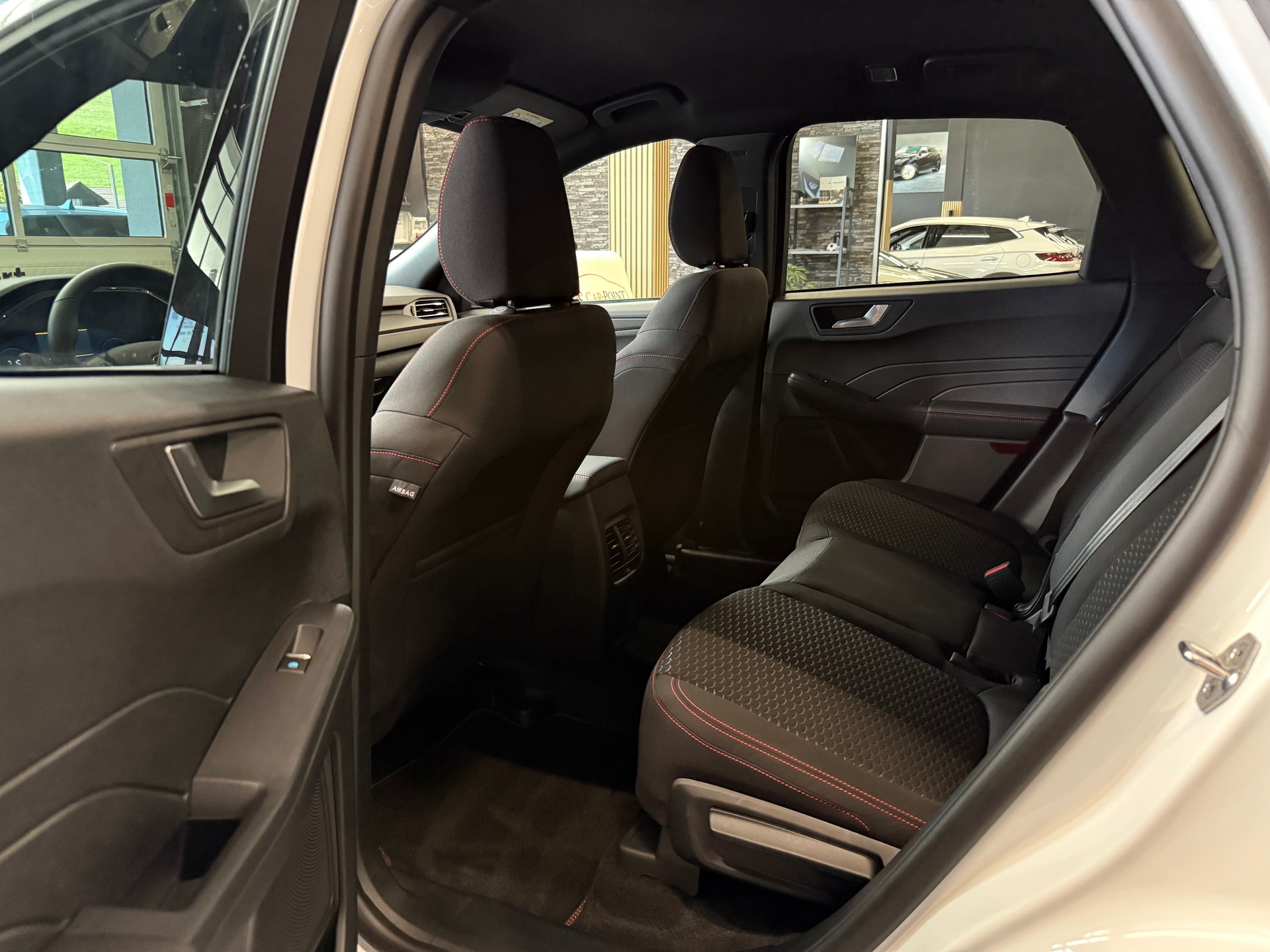 FORD Kuga 2.5 FHEV ST-Line FWD-image-10