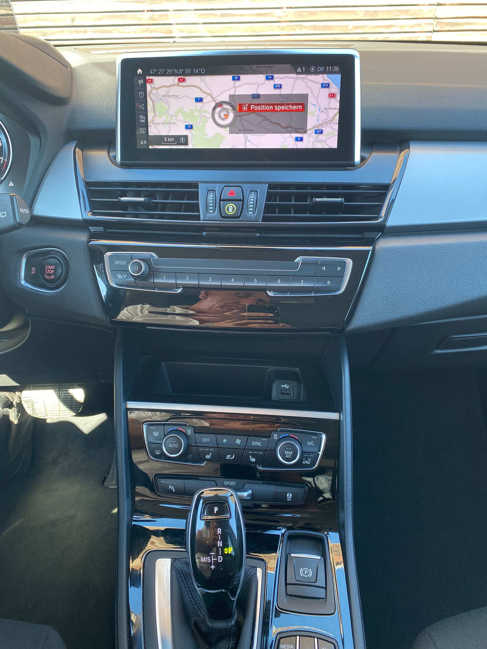 BMW 218i Active Tourer DKG Essential Edition-image-5