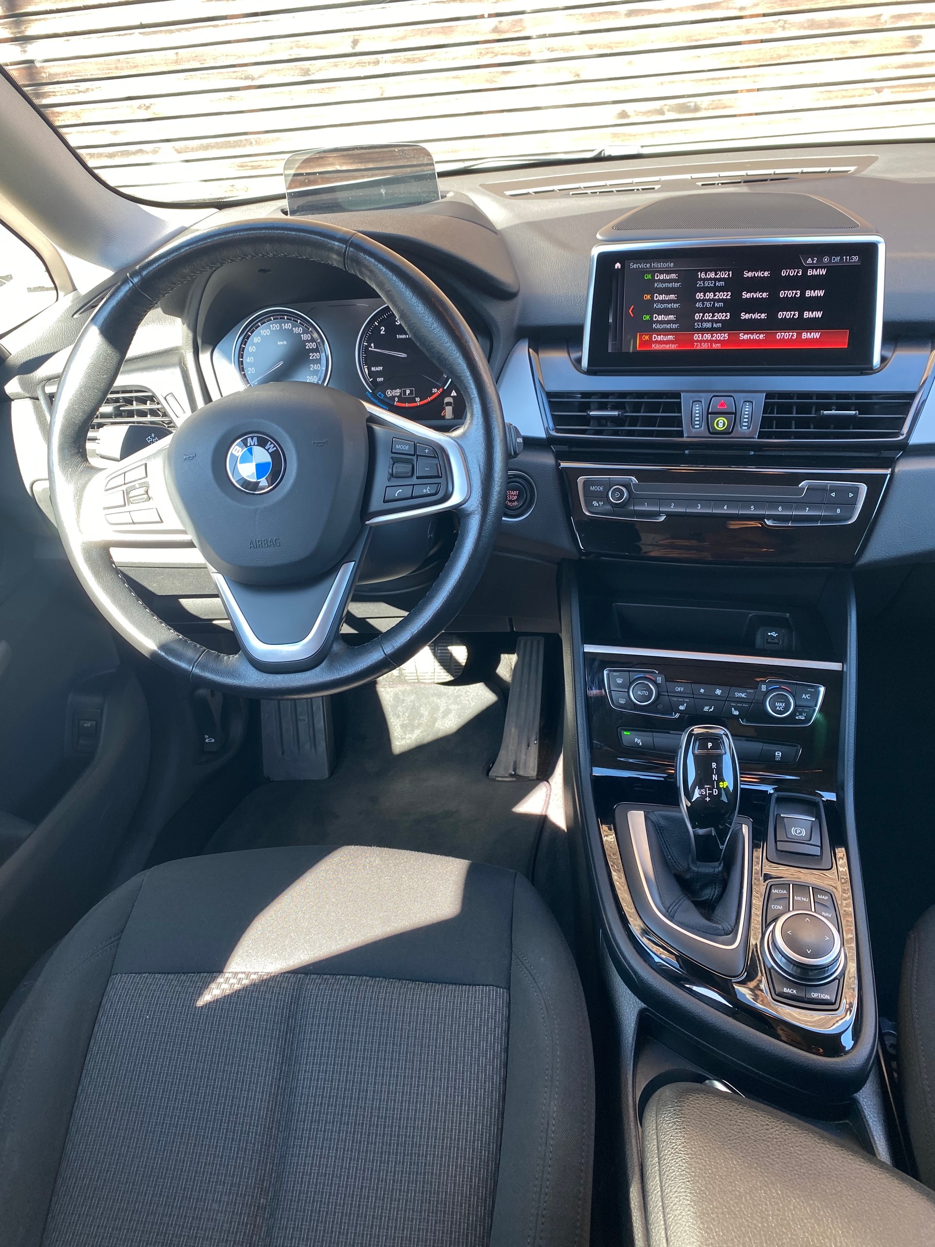 BMW 218i Active Tourer DKG Essential Edition-image-8