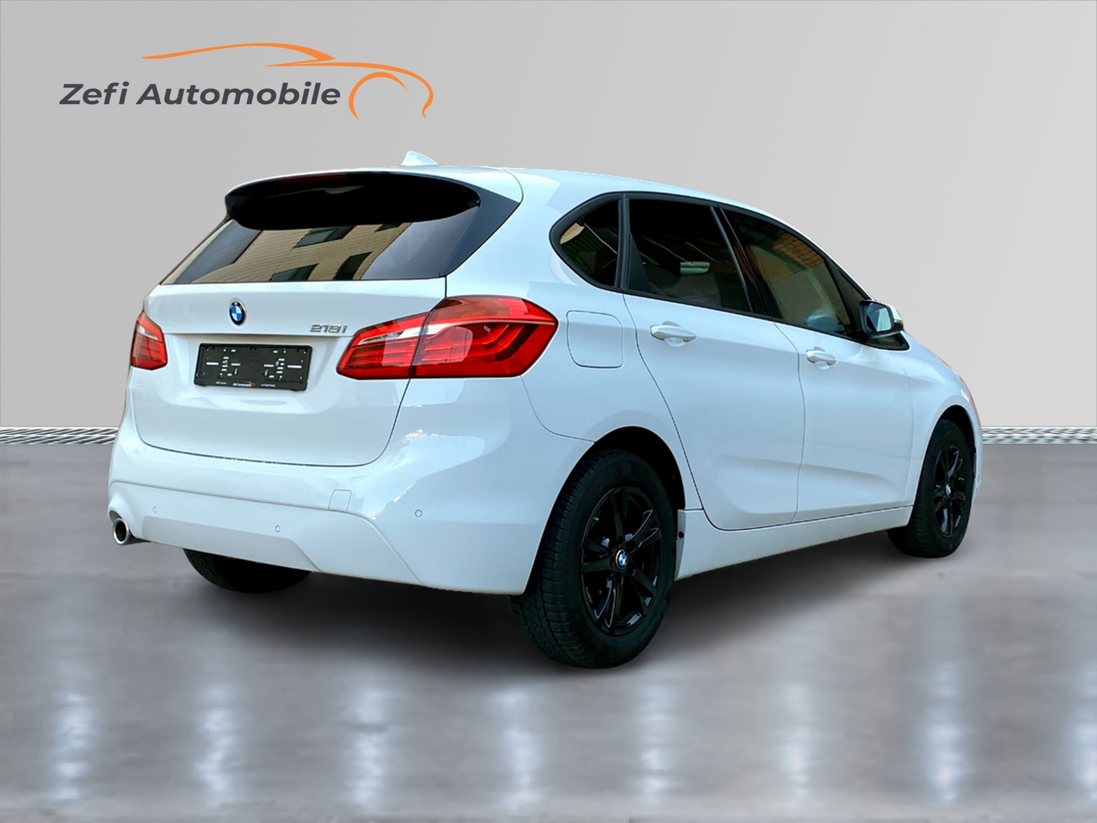 BMW 218i Active Tourer DKG Essential Edition-image-4