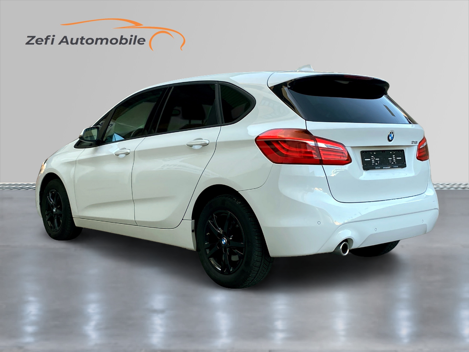 BMW 218i Active Tourer DKG Essential Edition-image-2