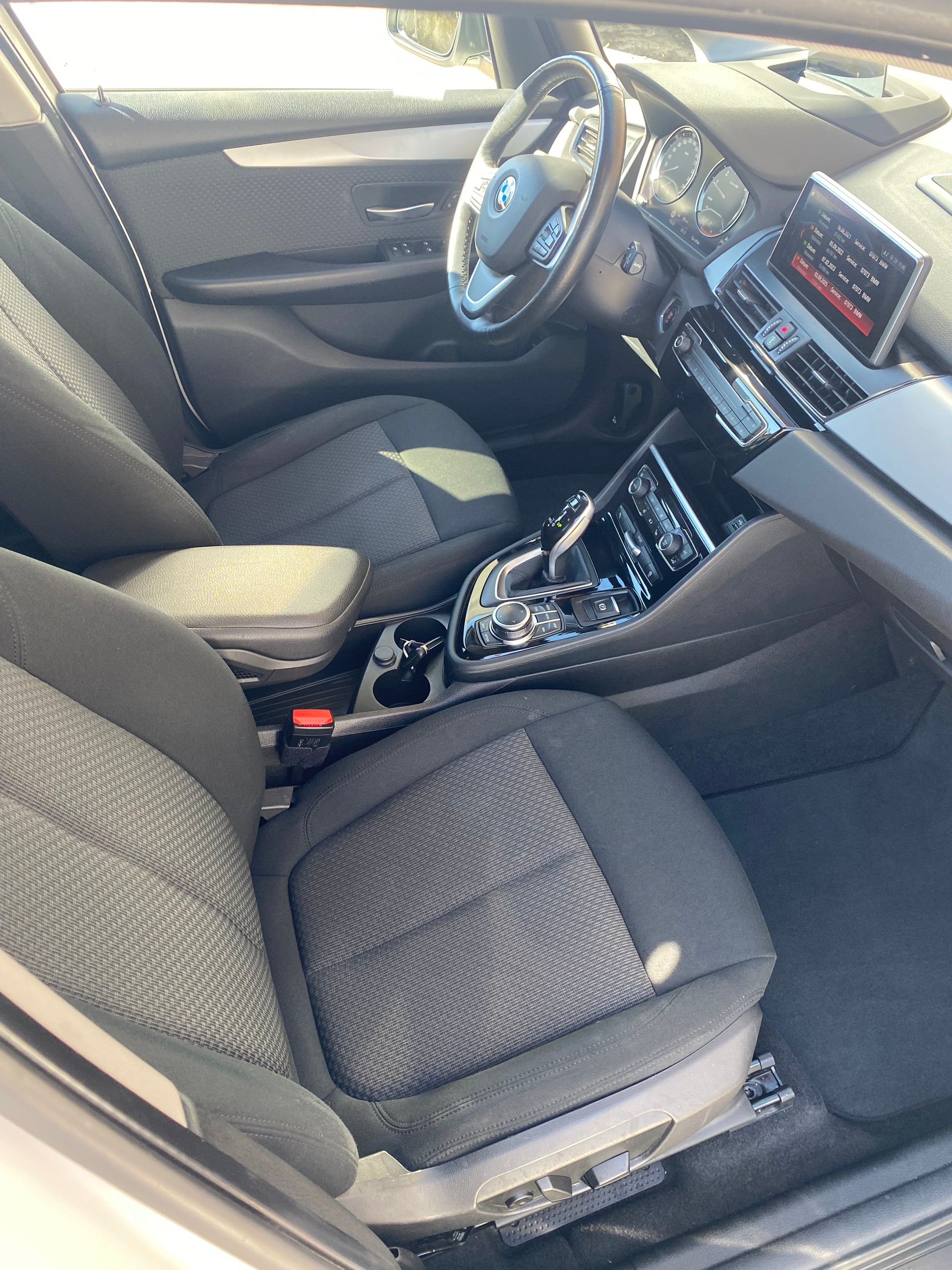 BMW 218i Active Tourer DKG Essential Edition-image-12