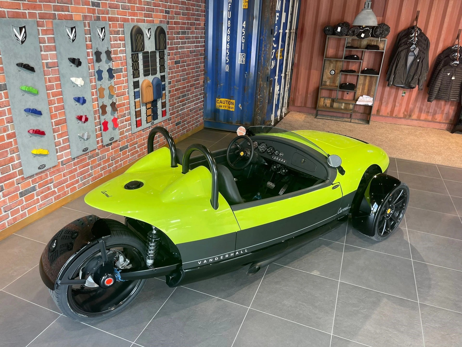 VANDERHALL Carmel Black Jack-showroom-element-2
