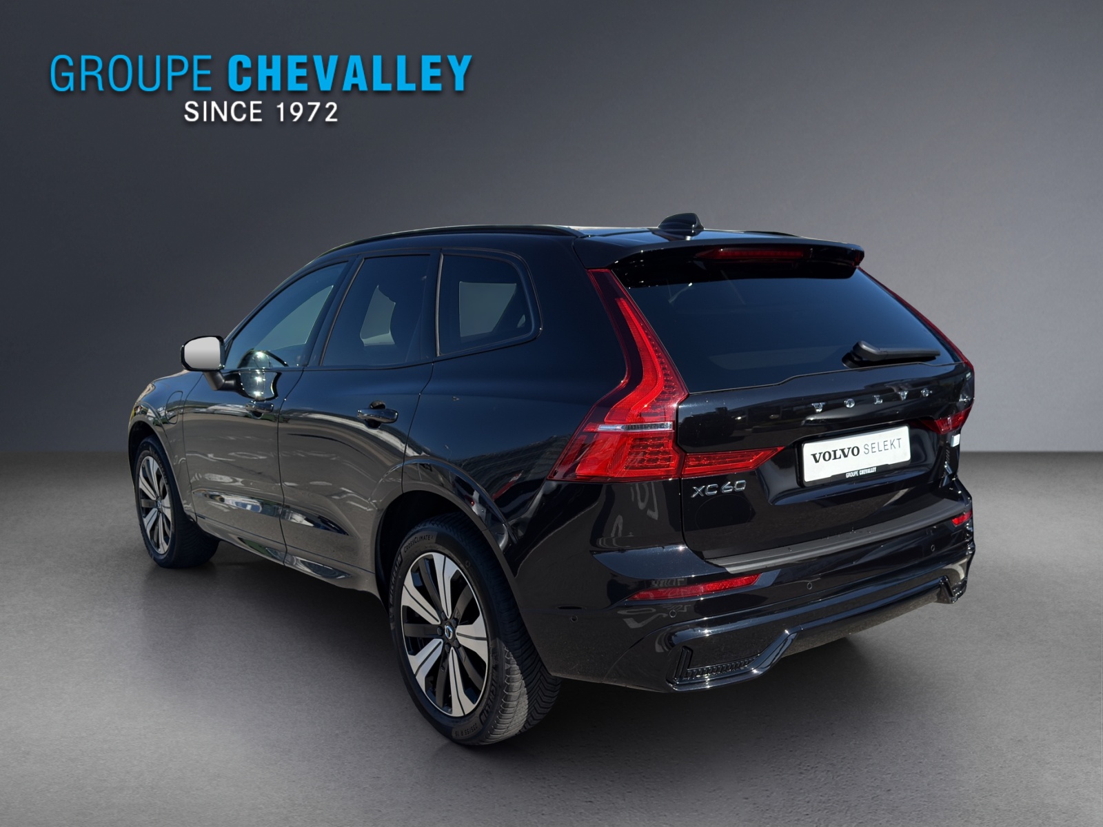 VOLVO XC60 T8 eAWD PluginHybrid Plus Dark Geartronic-showroom-element-3