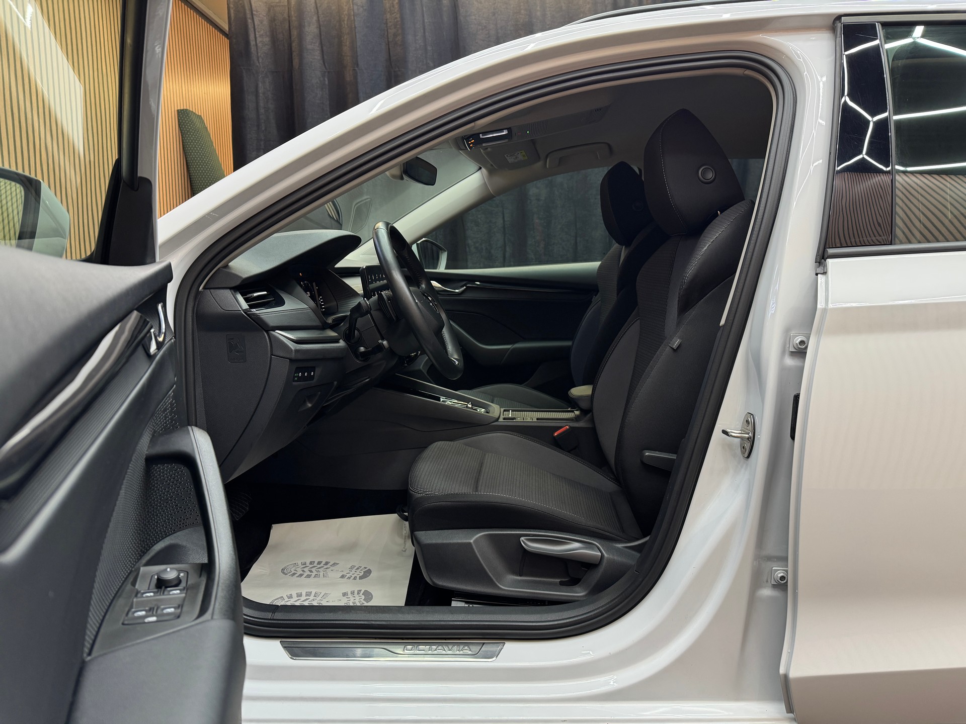 SKODA Octavia Combi 2.0 TDI 150 Ambition DSG *ab CHF 249.-/ Monat*-image-8