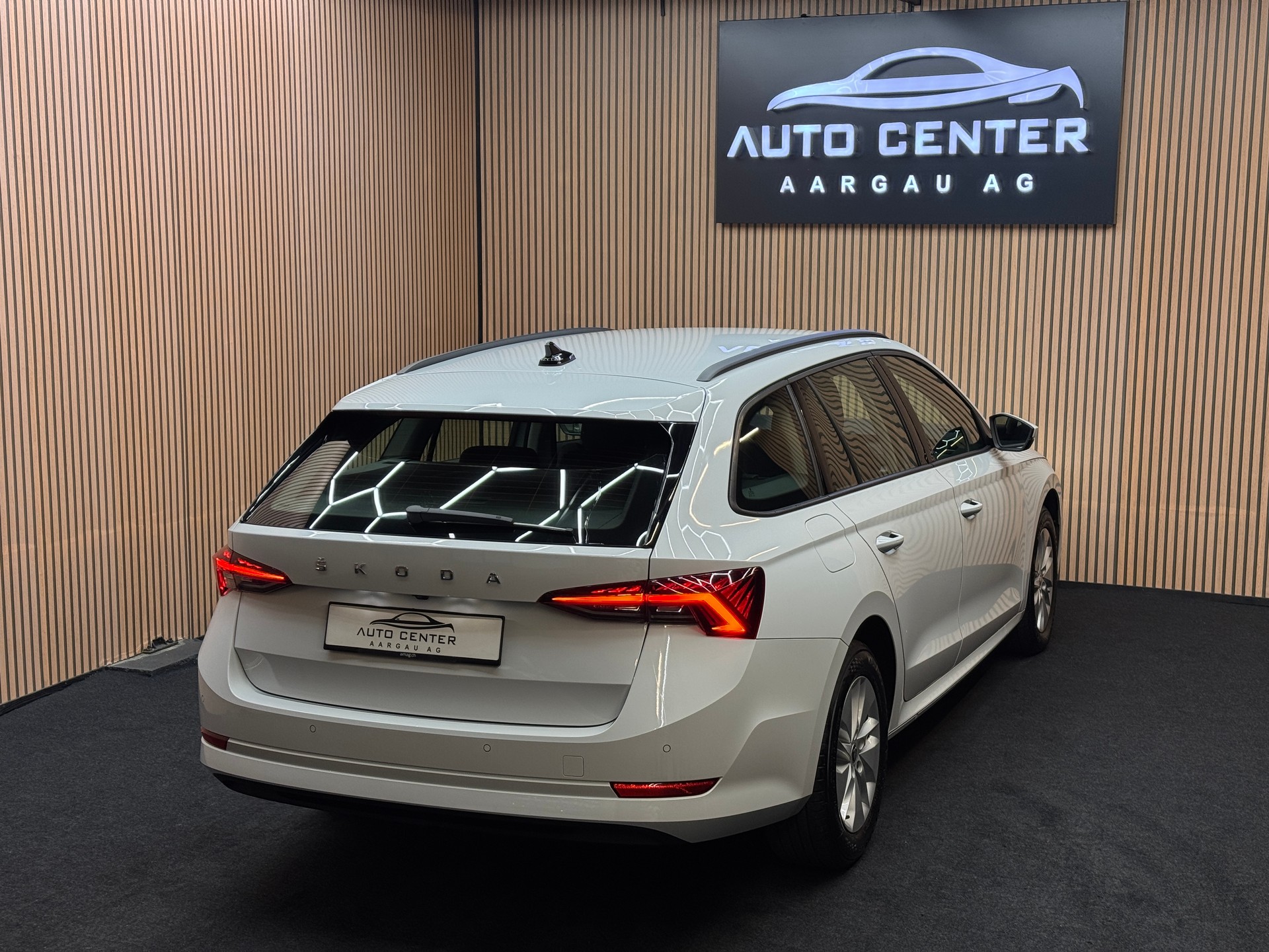 SKODA Octavia Combi 2.0 TDI 150 Ambition DSG *ab CHF 249.-/ Monat*-showroom-element-3