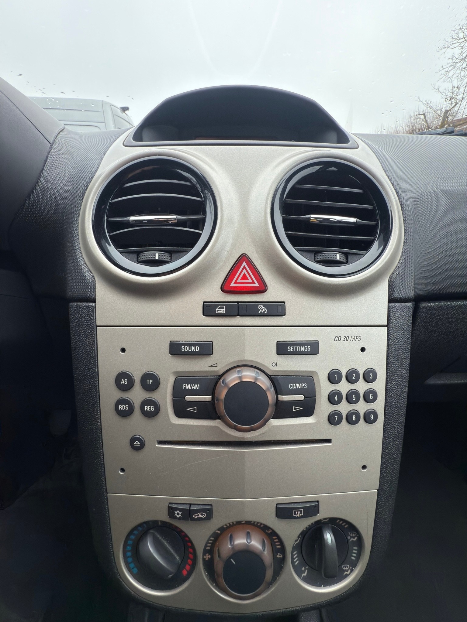 OPEL Corsa 1.4 TP Enjoy-image-15