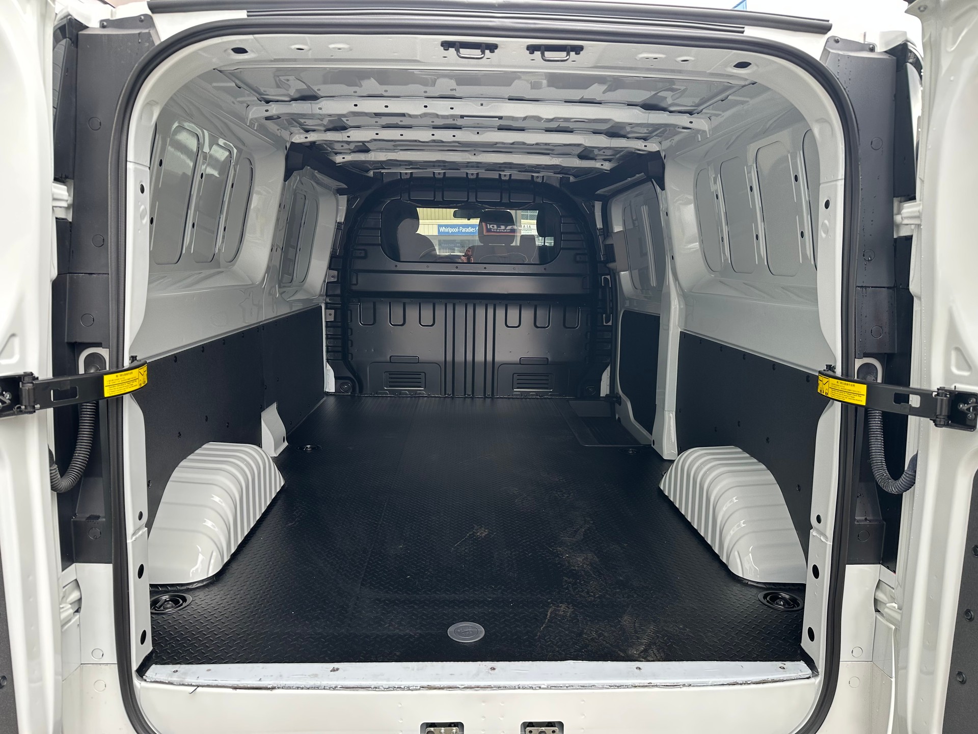 MAXUS eDeliver 7 L2 88kWh-image-7