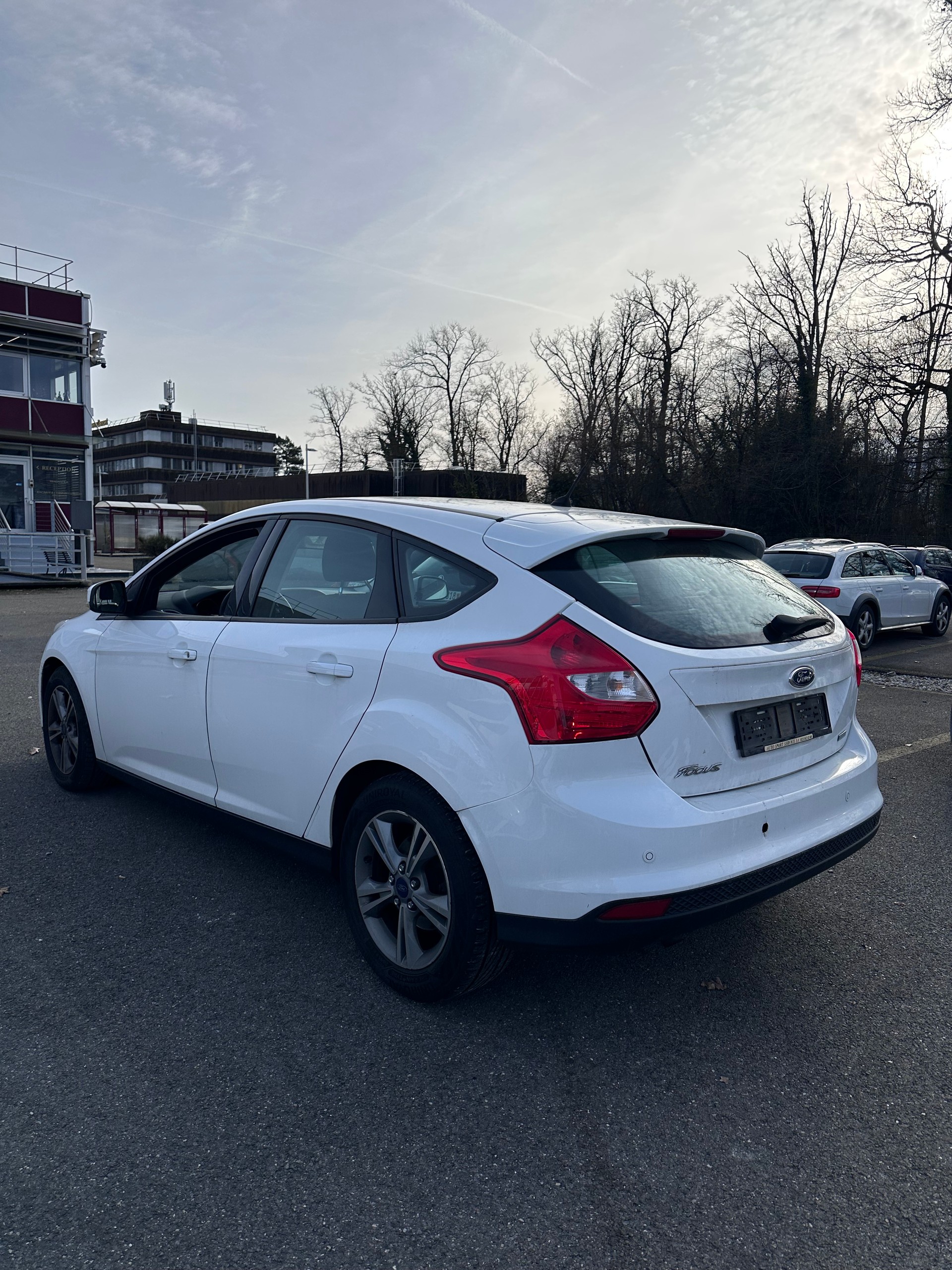 FORD Focus 1.0 SCTi Titanium-image-2