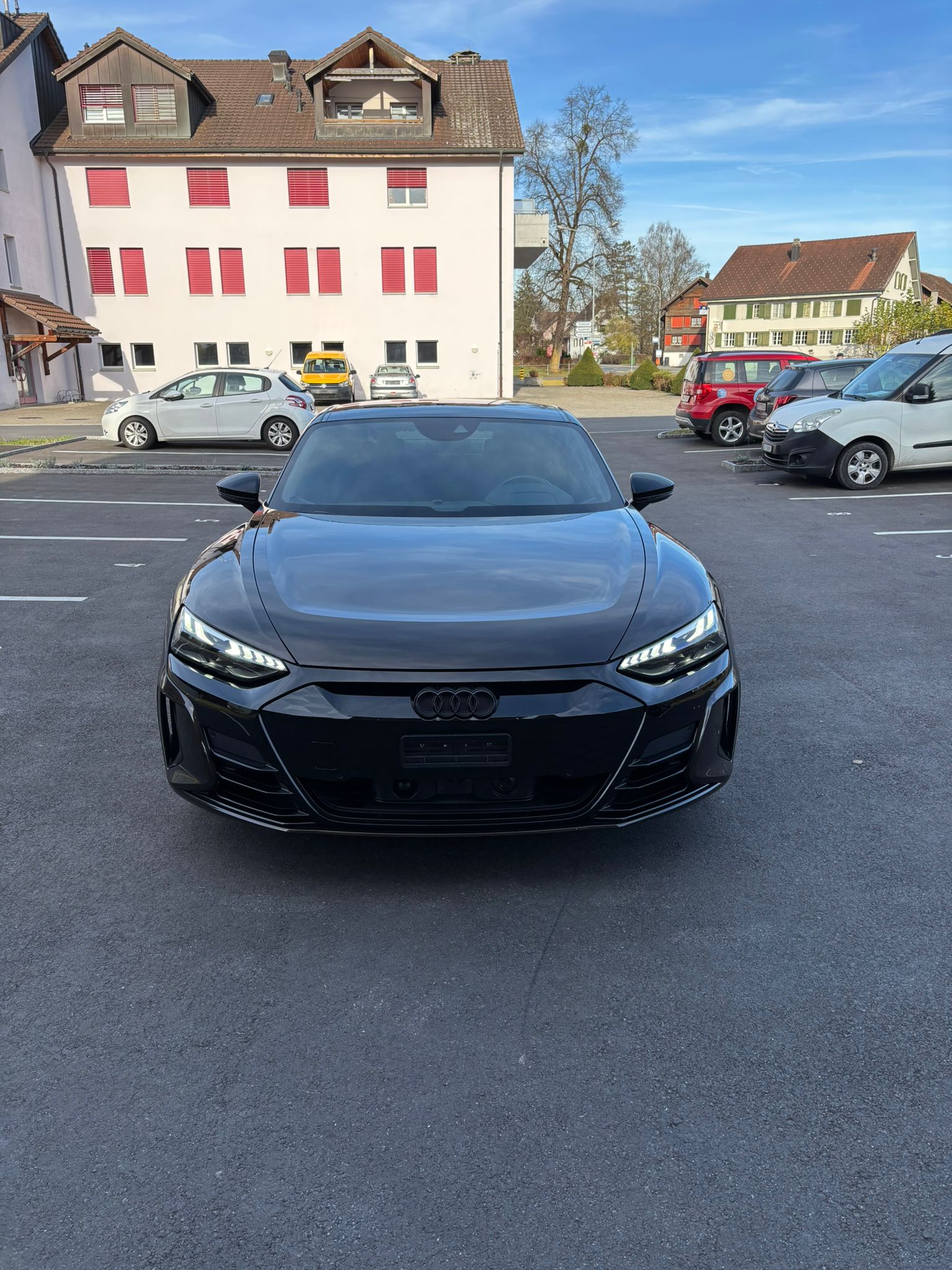AUDI e-tron GT quattro-image-2