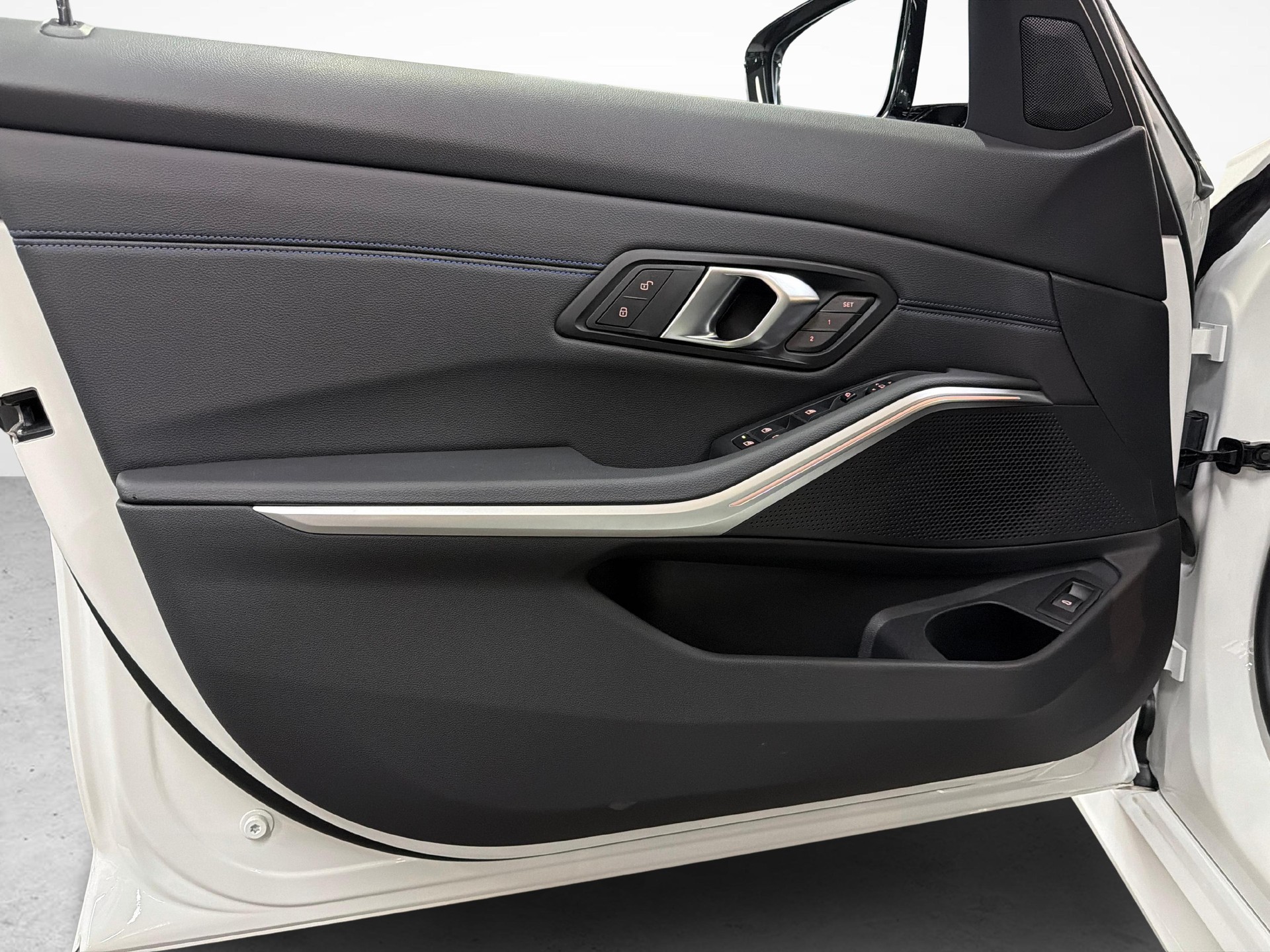 BMW 320d xDrive SAG Touring-image-18